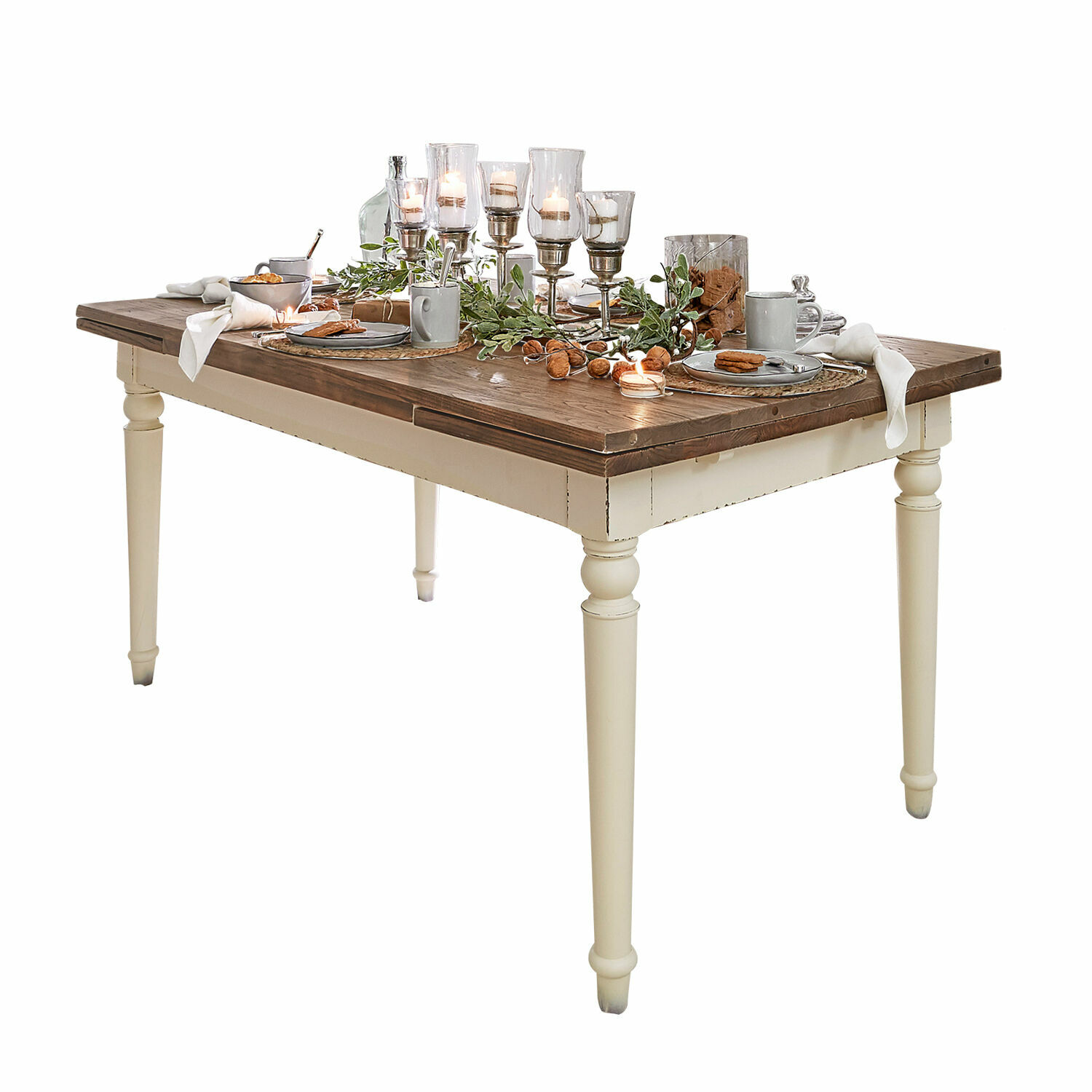 Tavolo Bradford Tavolo da pranzo con piano in legno marrone e gambe crema, decorato con candele e stoviglie