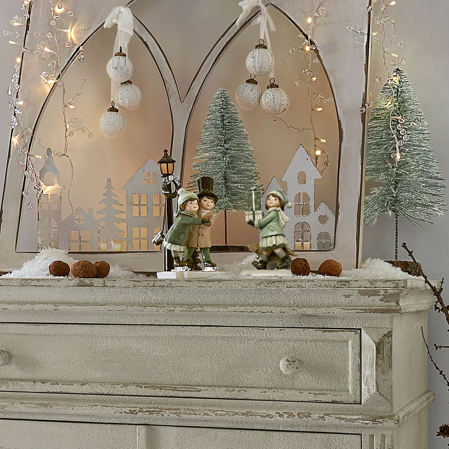 Coppia di statuette decorative Marquelline