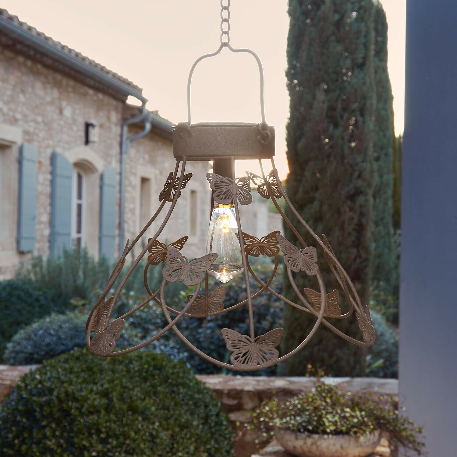 Lanterna solare Pavrelle Lampada a sospensione in metallo arrugginito con farfalle, illuminazione decorativa da giardino con lampadina LED
