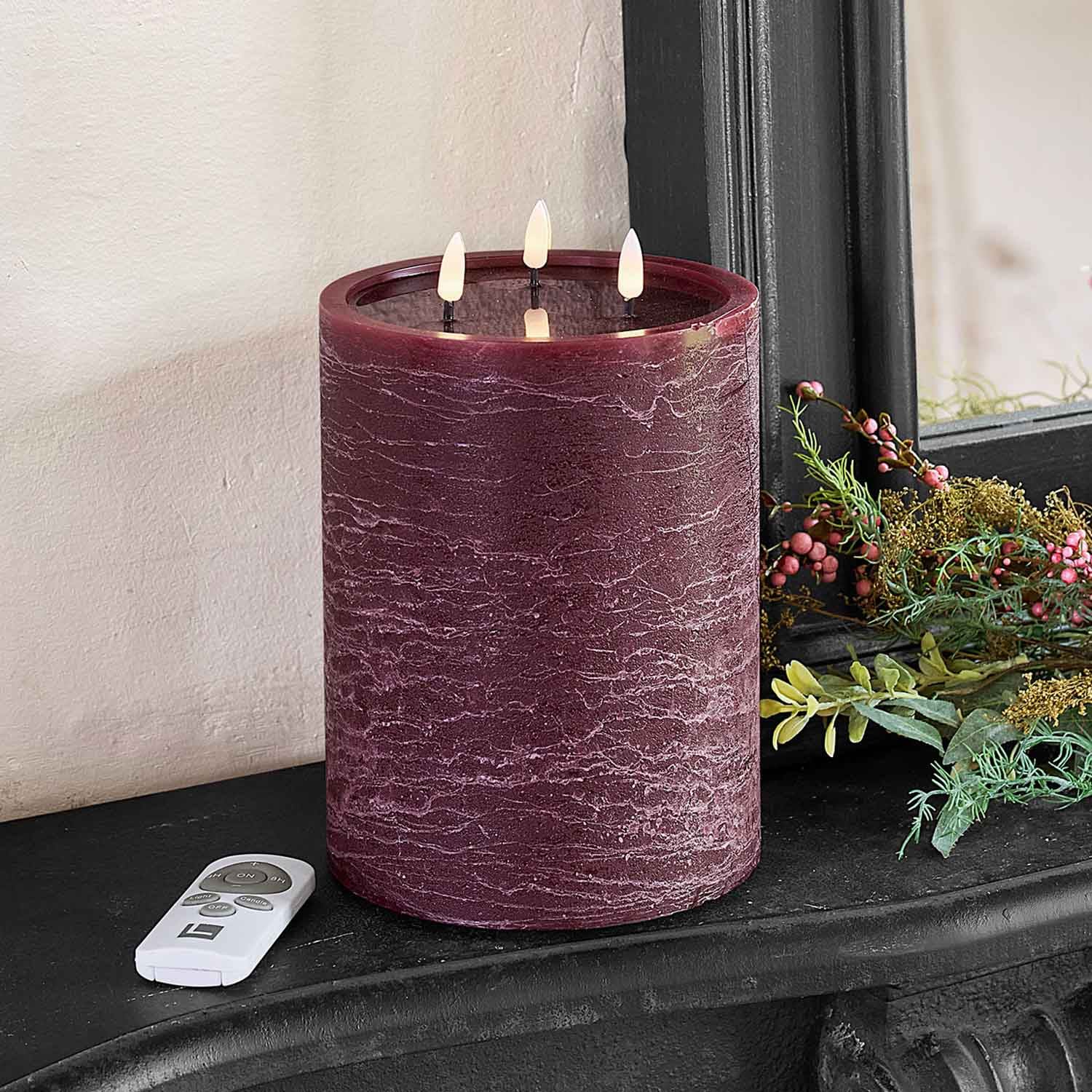 Candela LED bordeaux con tre fiamme e texture marmorizzata, decorazione d'interni con telecomando