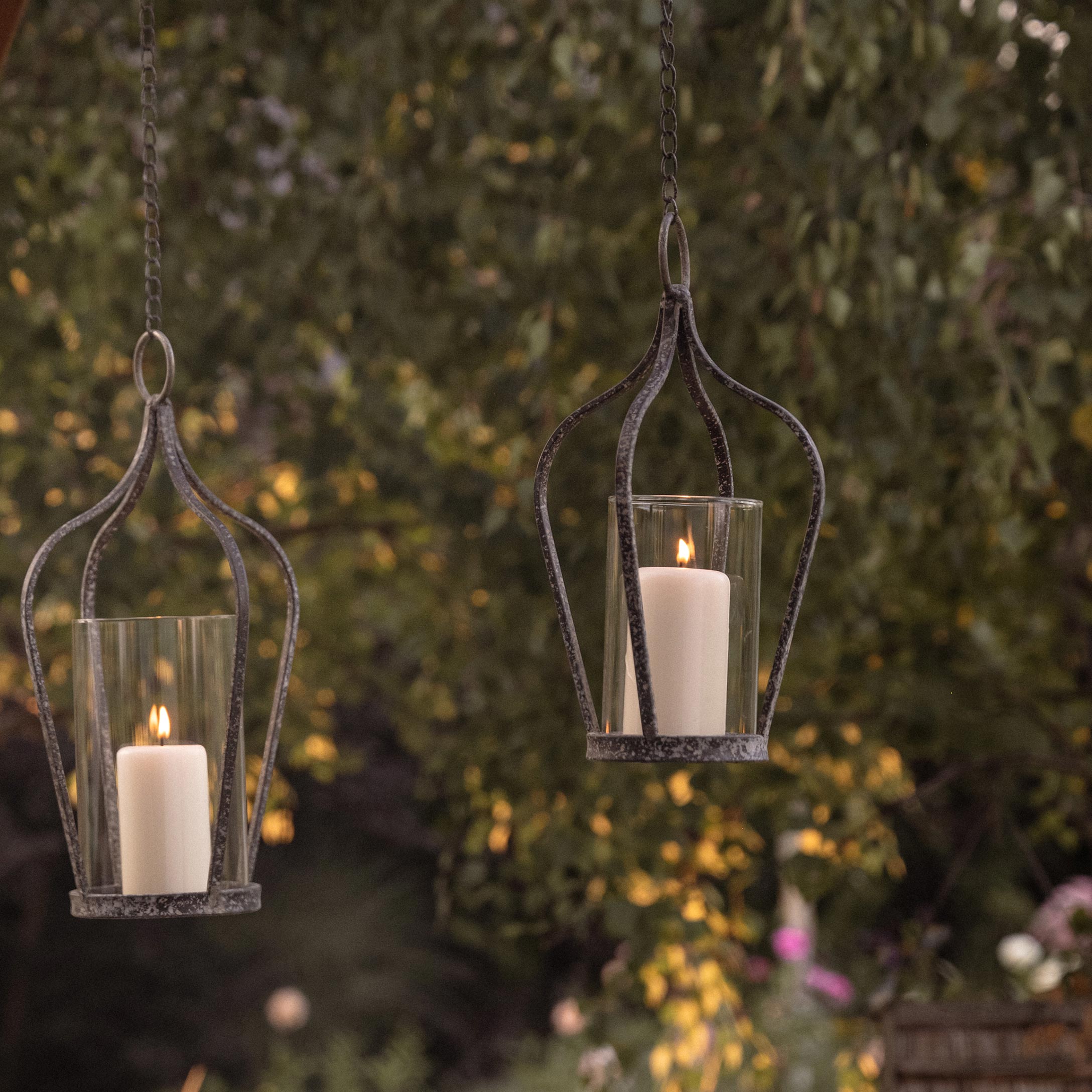 Lanterna sospesa in metallo nero con candela bianca, decorazione da giardino per terrazza