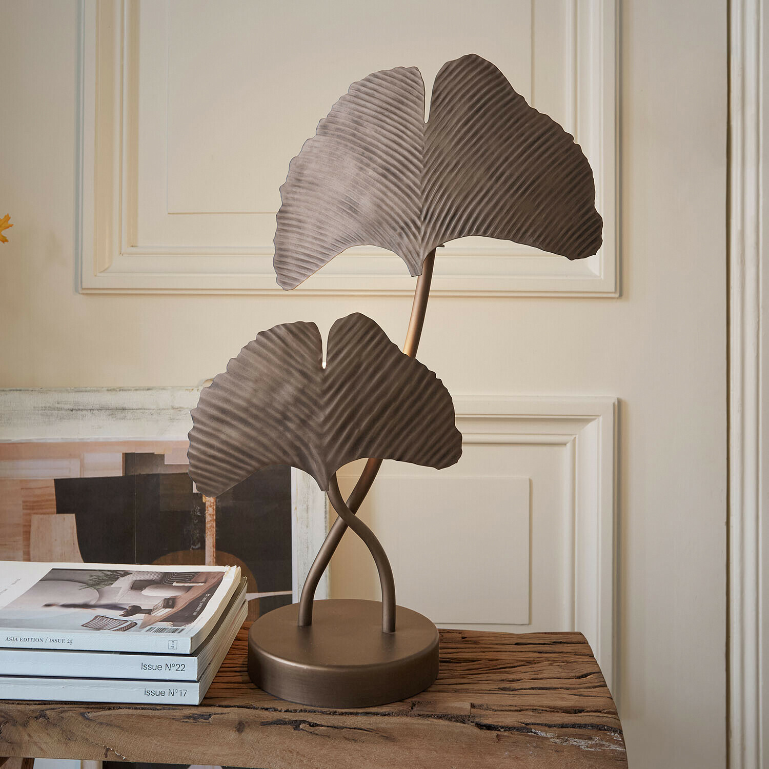 Lampada da tavolo Marovelle Lampada decorativa in metallo marrone a forma di foglie di ginkgo su tavolo in legno