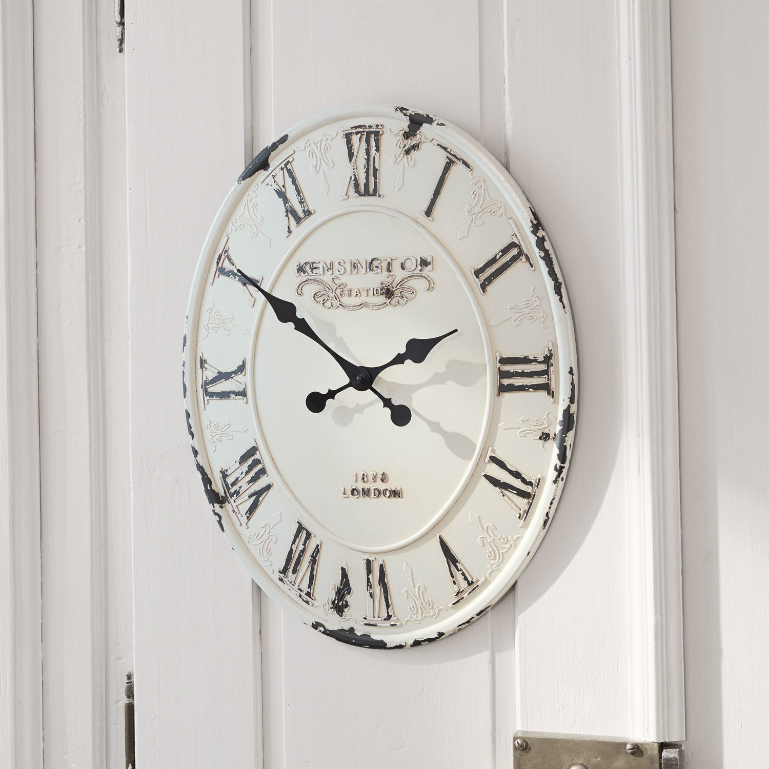 Orologio Soulières Orologio da parete ovale in metallo bianco stile vintage con numeri romani neri per decorazione