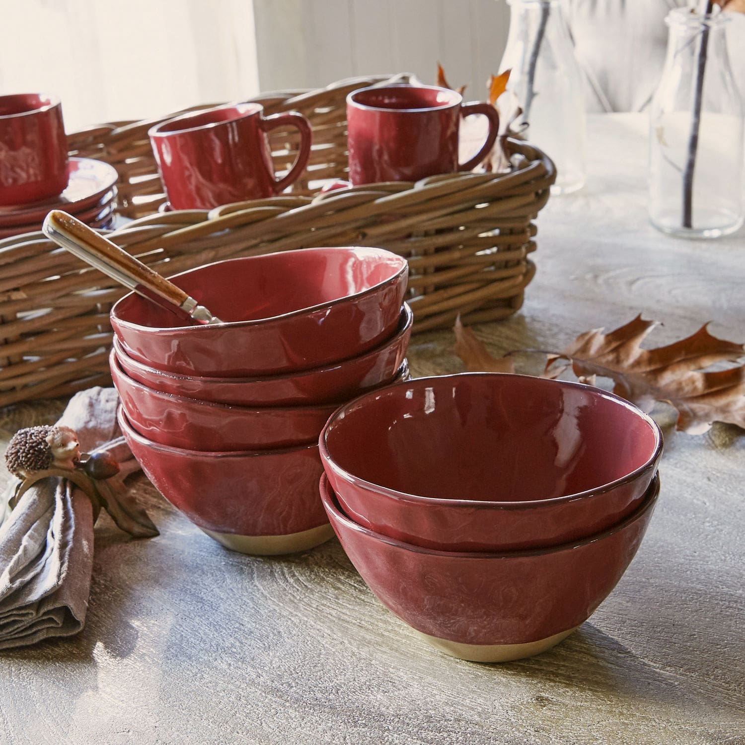 Set di 6 scodelle Biarré Ciotole in ceramica rosse con base beige naturale su tavolo in legno con decorazioni autunnali