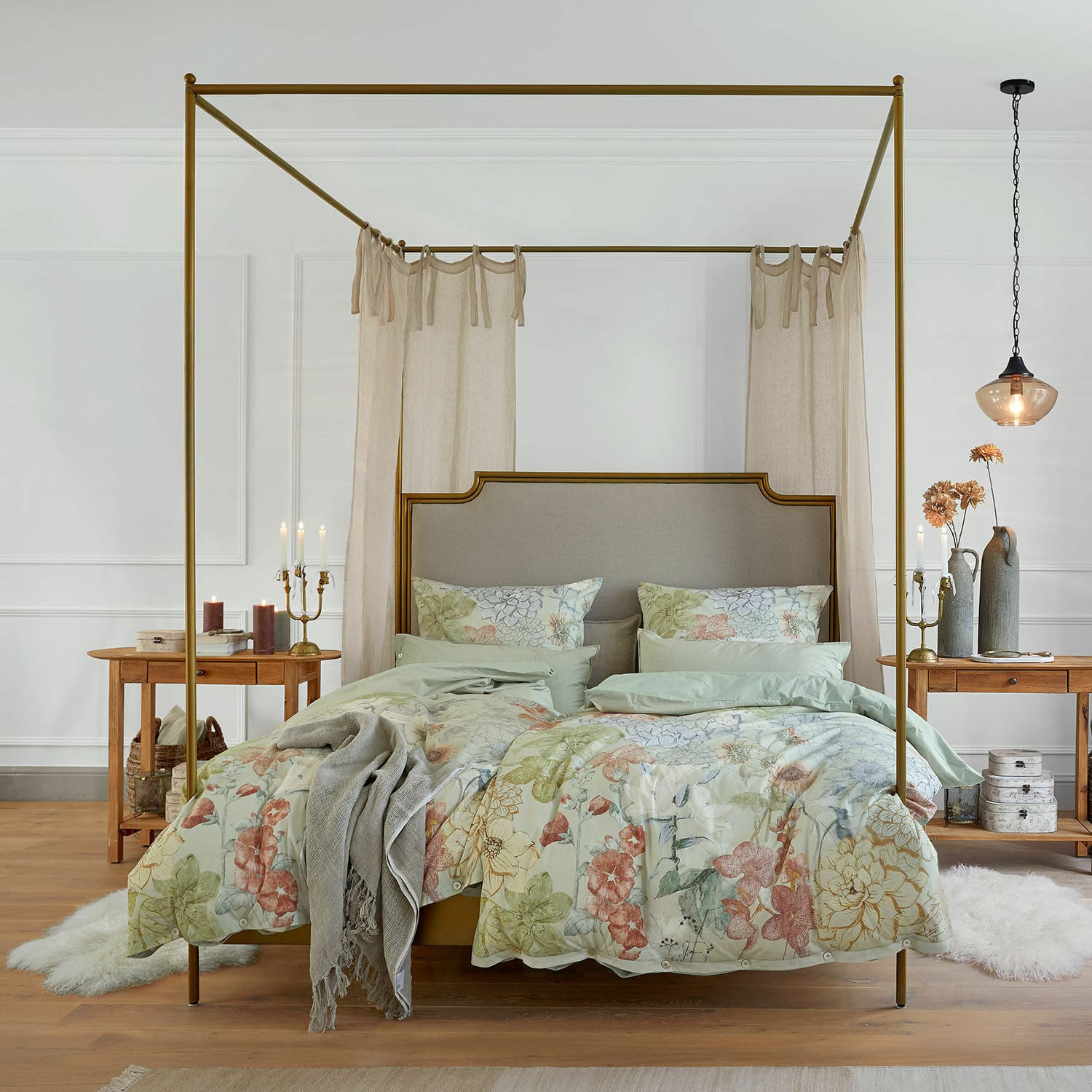 Letto a baldacchino Milbourne