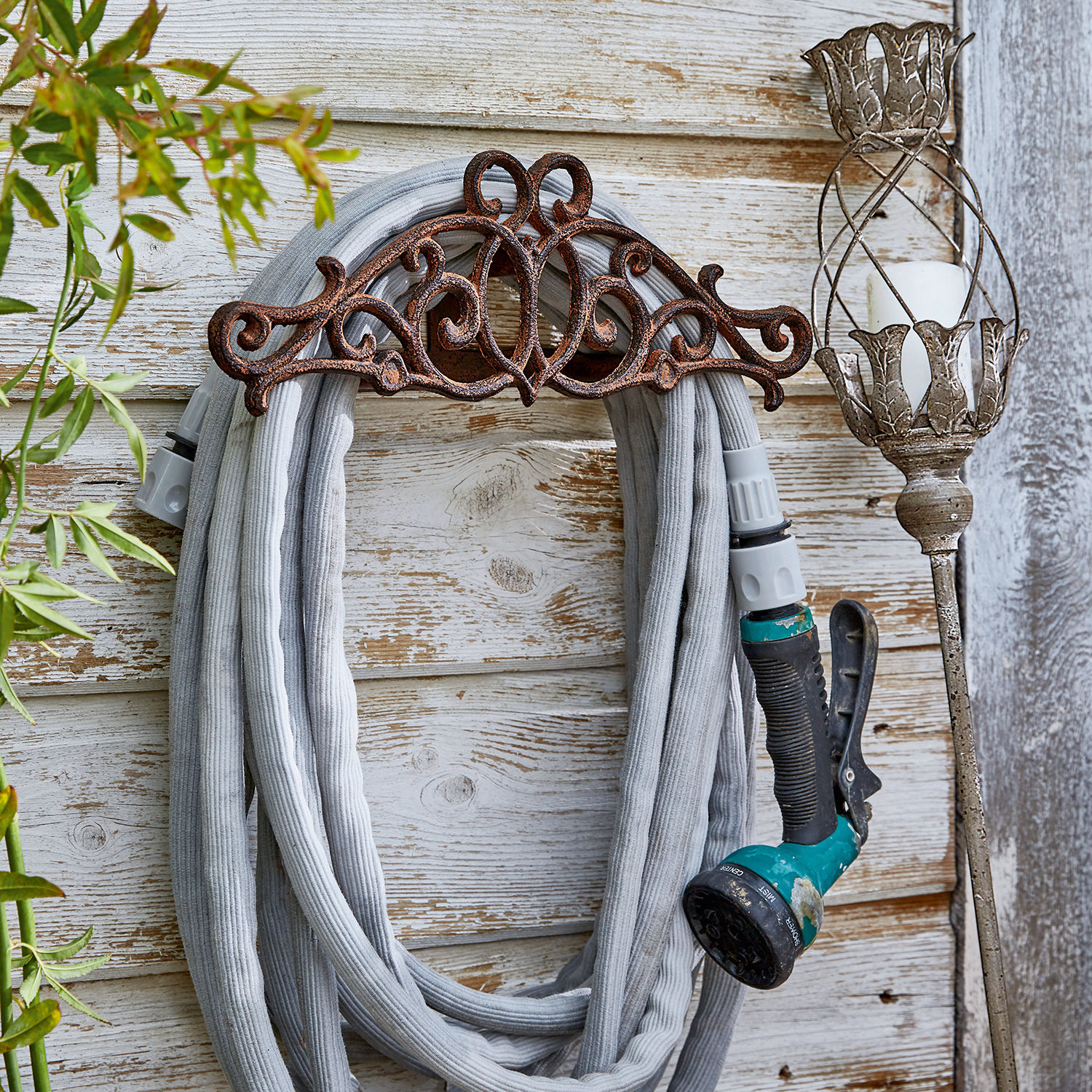 Portatubo da parete Dorhal Supporto decorativo in metallo per tubo da giardino stile vintage su parete in legno
