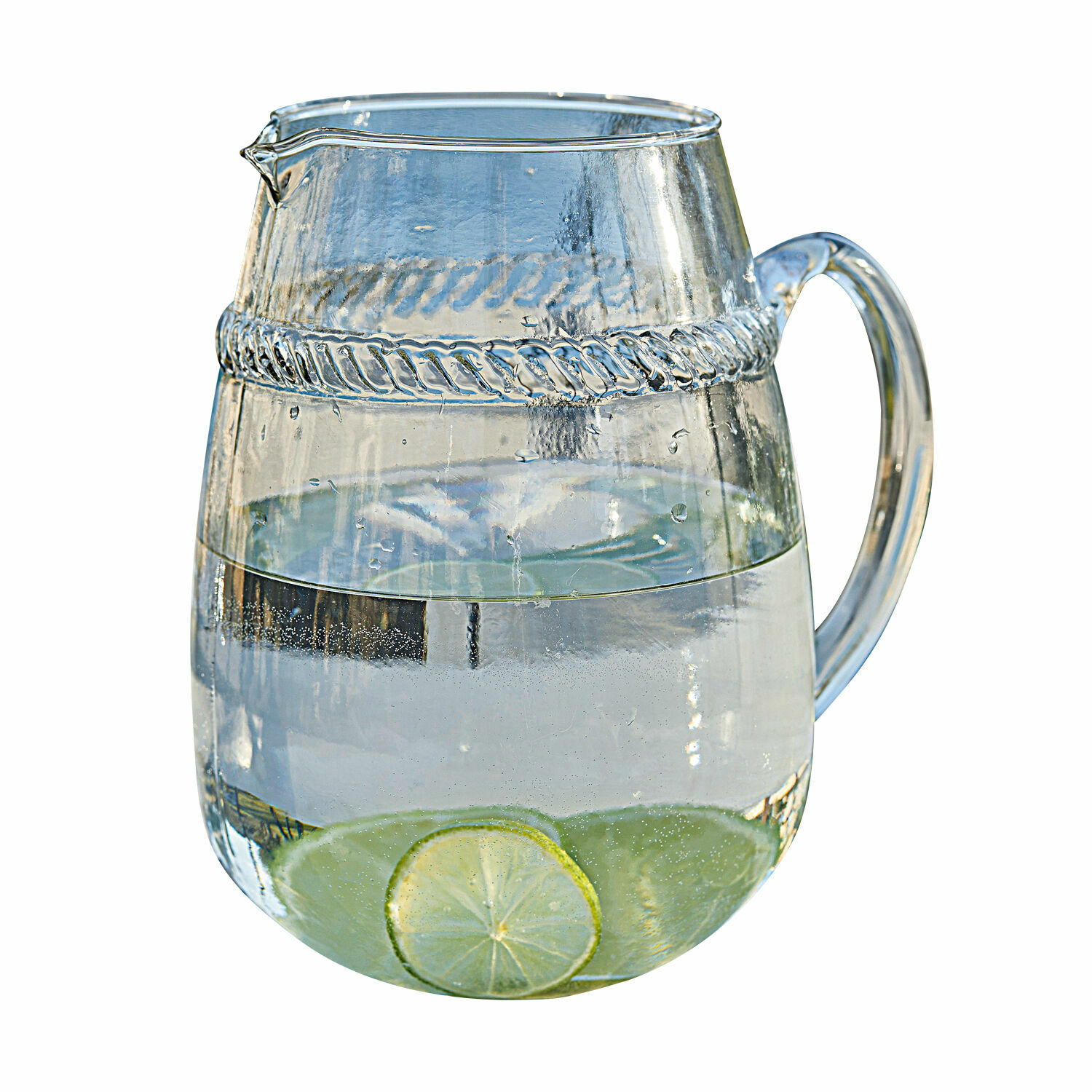Caraffa Beiras Brocca in vetro con manico e motivo decorativo, riempita d'acqua con fette di lime