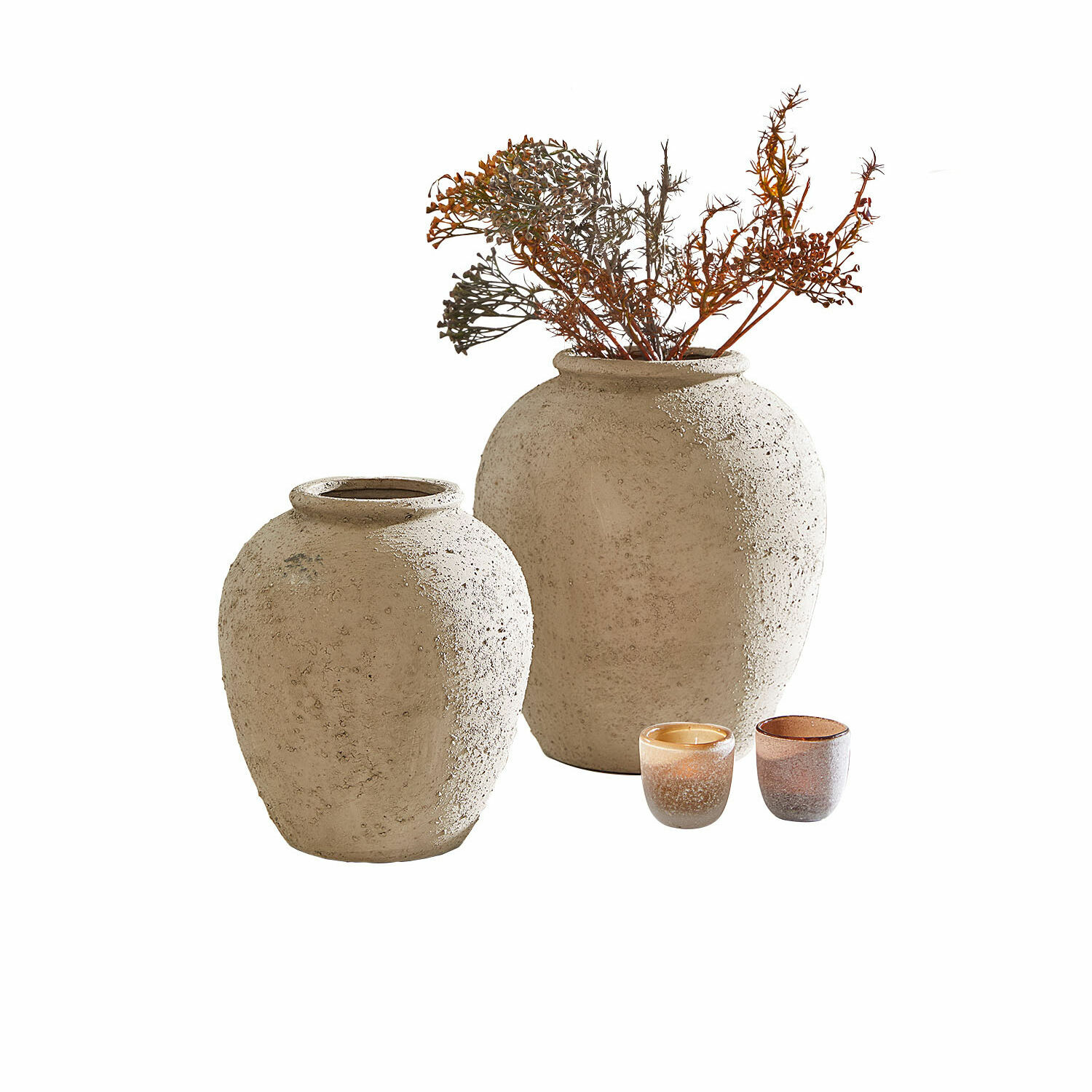 Set di due vasi in ceramica beige con texture e due piccoli portacandele decorativi