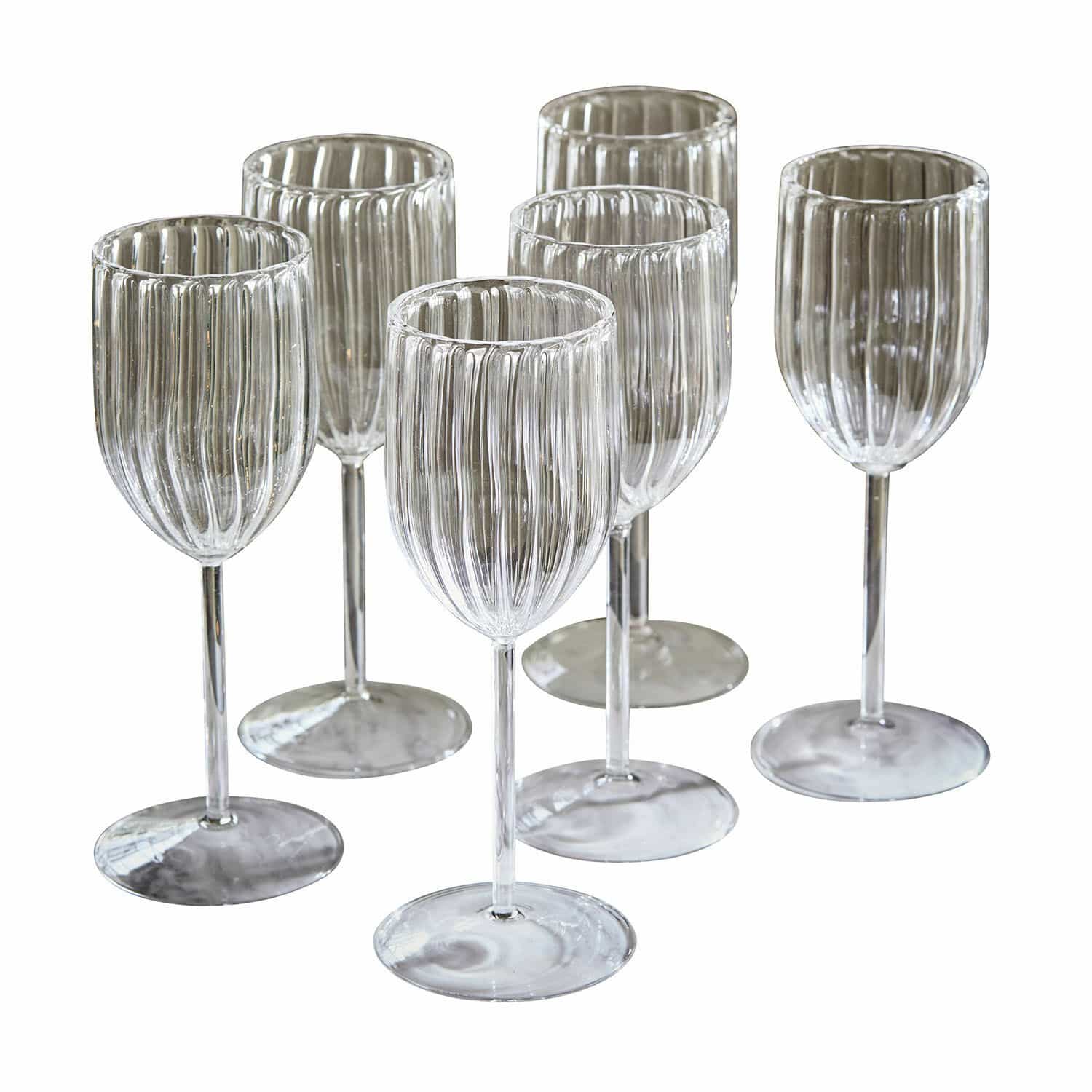 Set di 6 bicchieri Bavella Set di sei calici da vino trasparenti in vetro rigato, design elegante per la casa