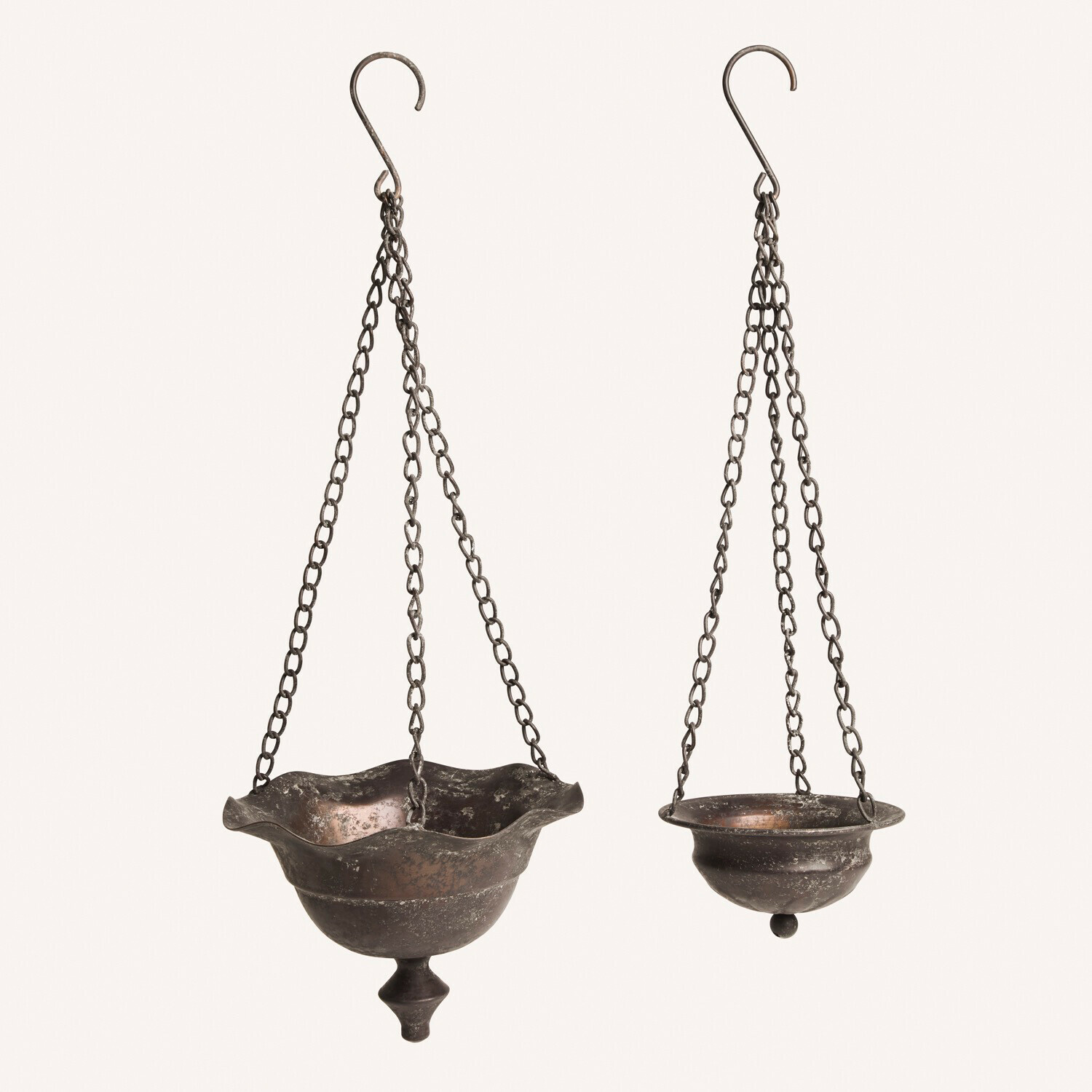Coppia di vasi pensili Trelonne Due candelabri sospesi in metallo con catene, finitura ottone scuro, decorazione vintage per interni