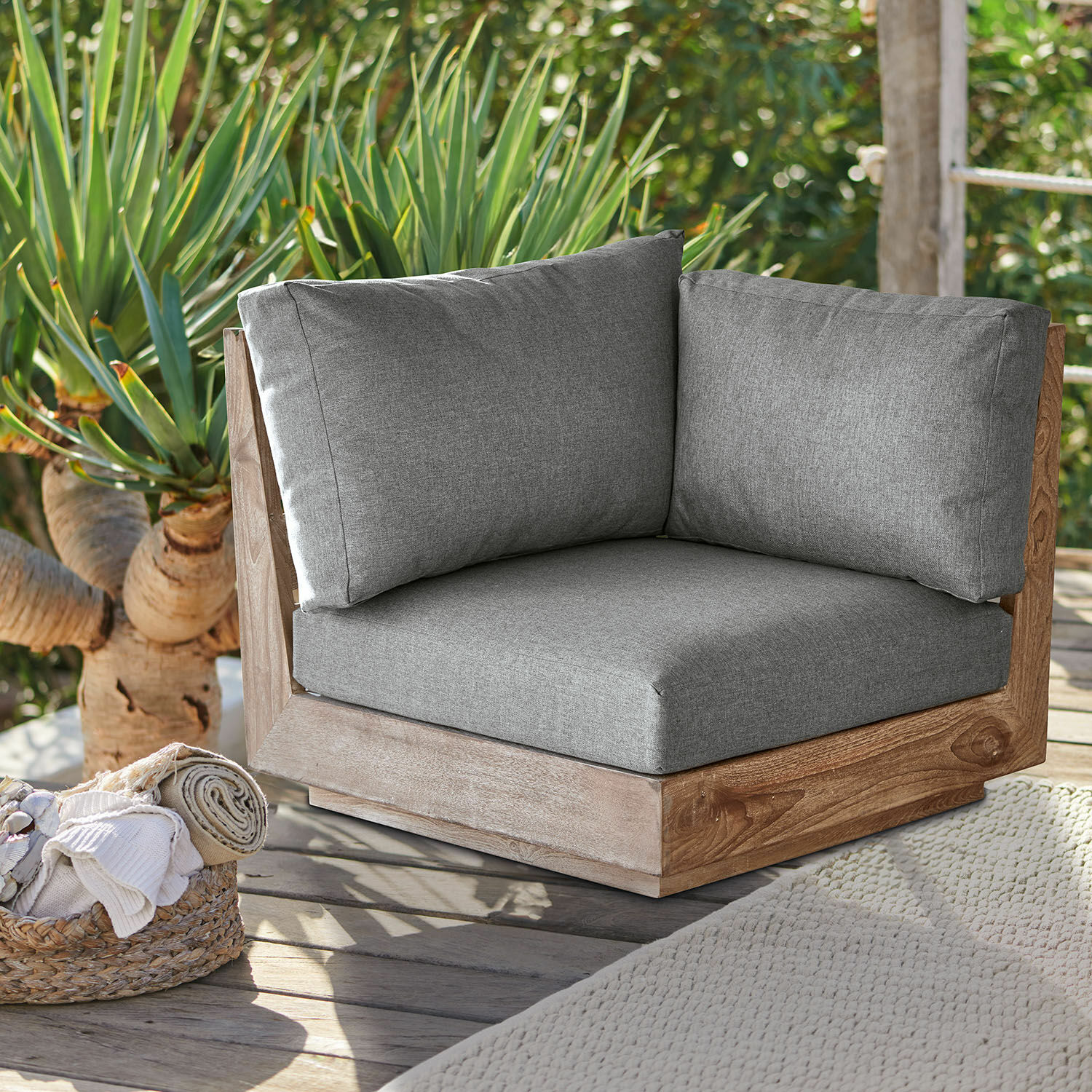 Elemento per divano ad angolo Courtelevant Poltrona angolare da giardino in legno con cuscini grigi, ideale per mobili da terrazza