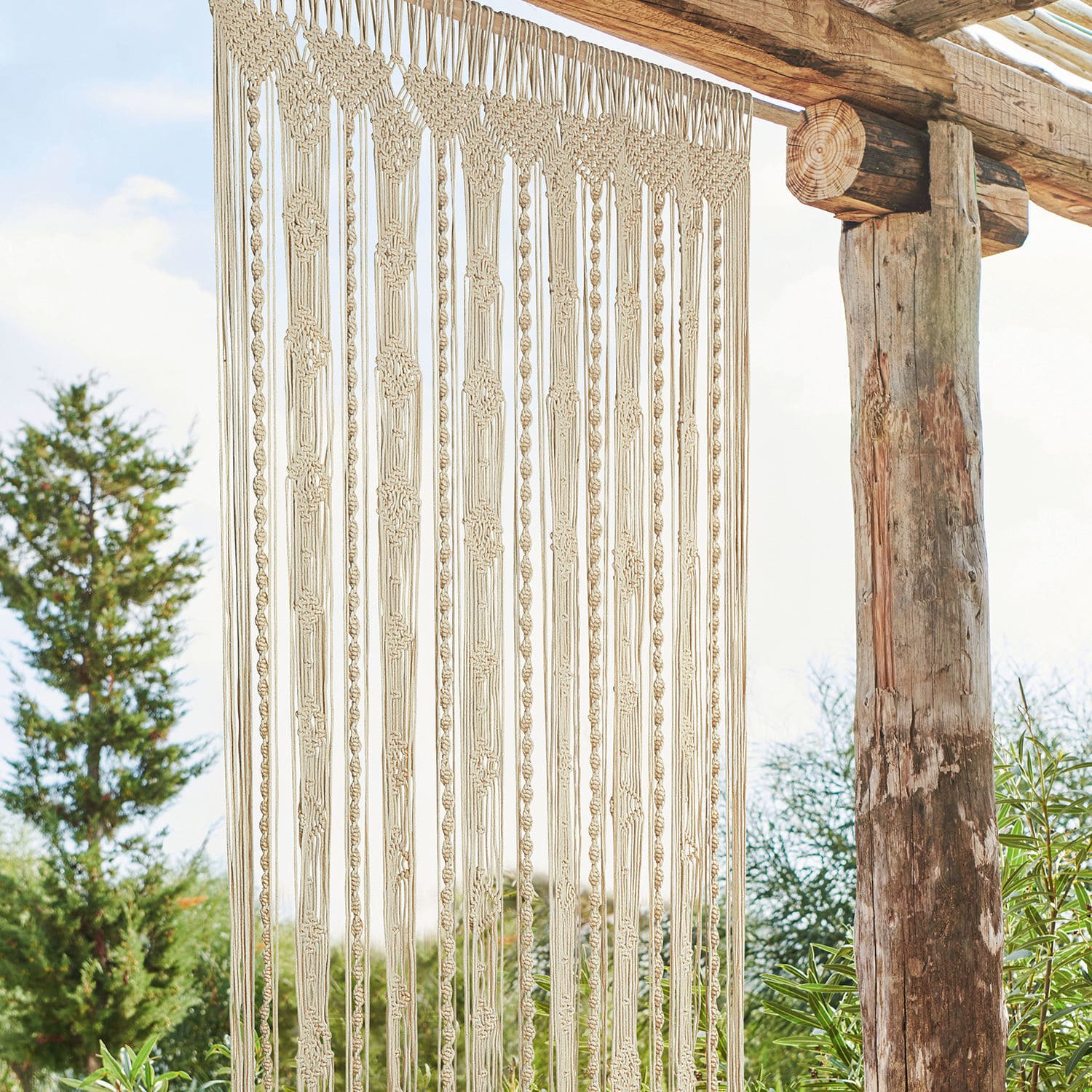 Tendina Arjun Macramè beige in cotone appeso a struttura in legno, decorazione da parete per interni e giardini