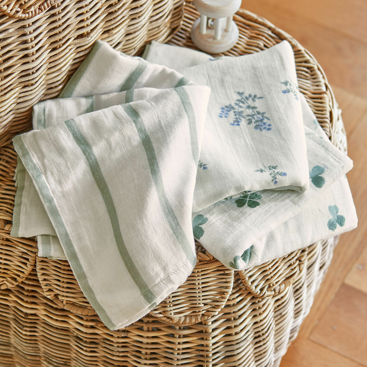 Set di 3 panni di mussola Nymariel Strofinacci da cucina in lino chiaro con righe verdi e motivi floreali blu
