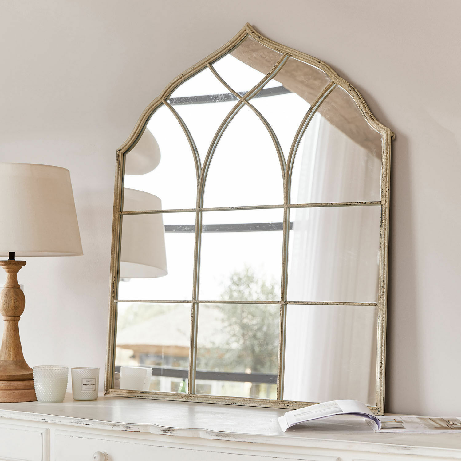 Specchio Jean-Pierre Specchio decorativo con cornice in metallo beige stile rustico, perfetto per il soggiorno