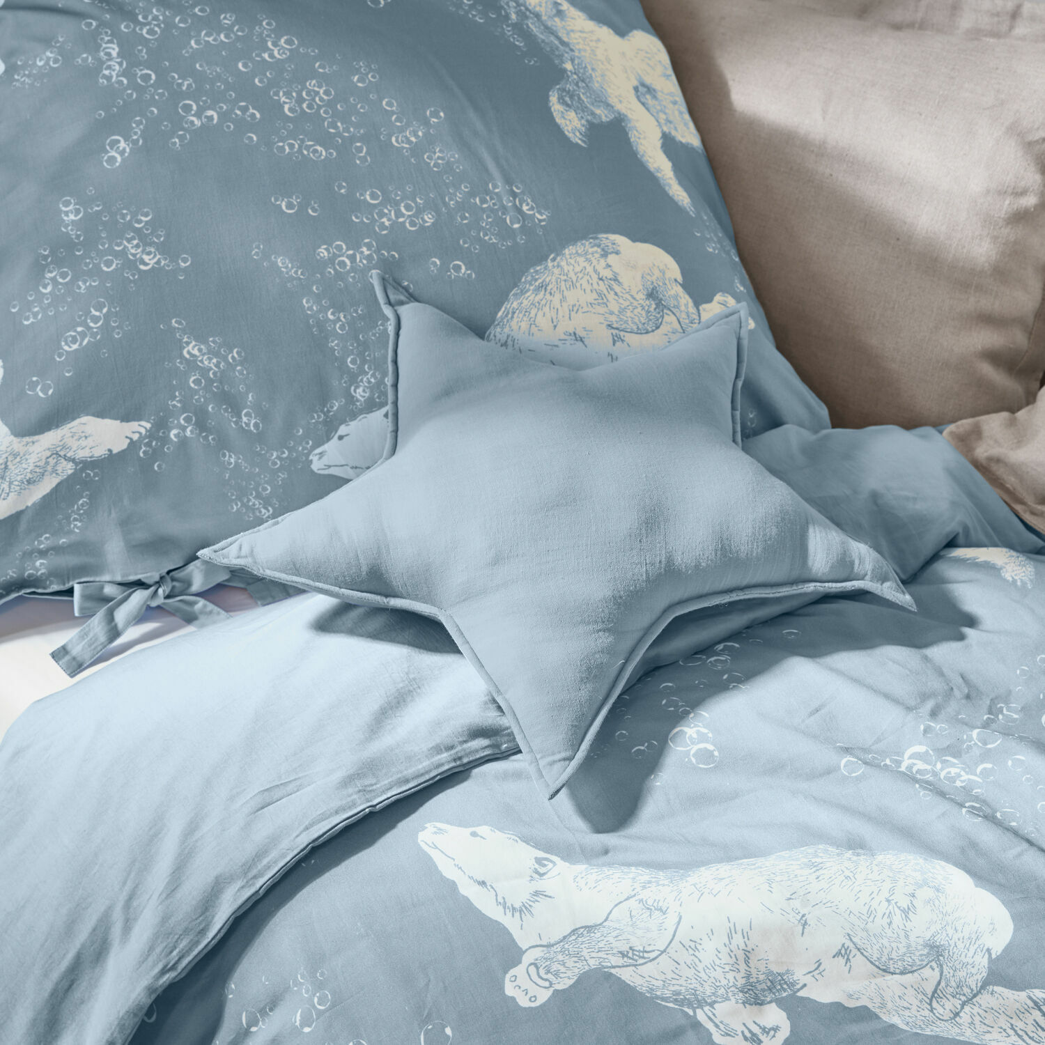 Cuscino Étoilie Biancheria da letto blu in cotone con stampa di orsi polari bianchi e cuscino a forma di stella