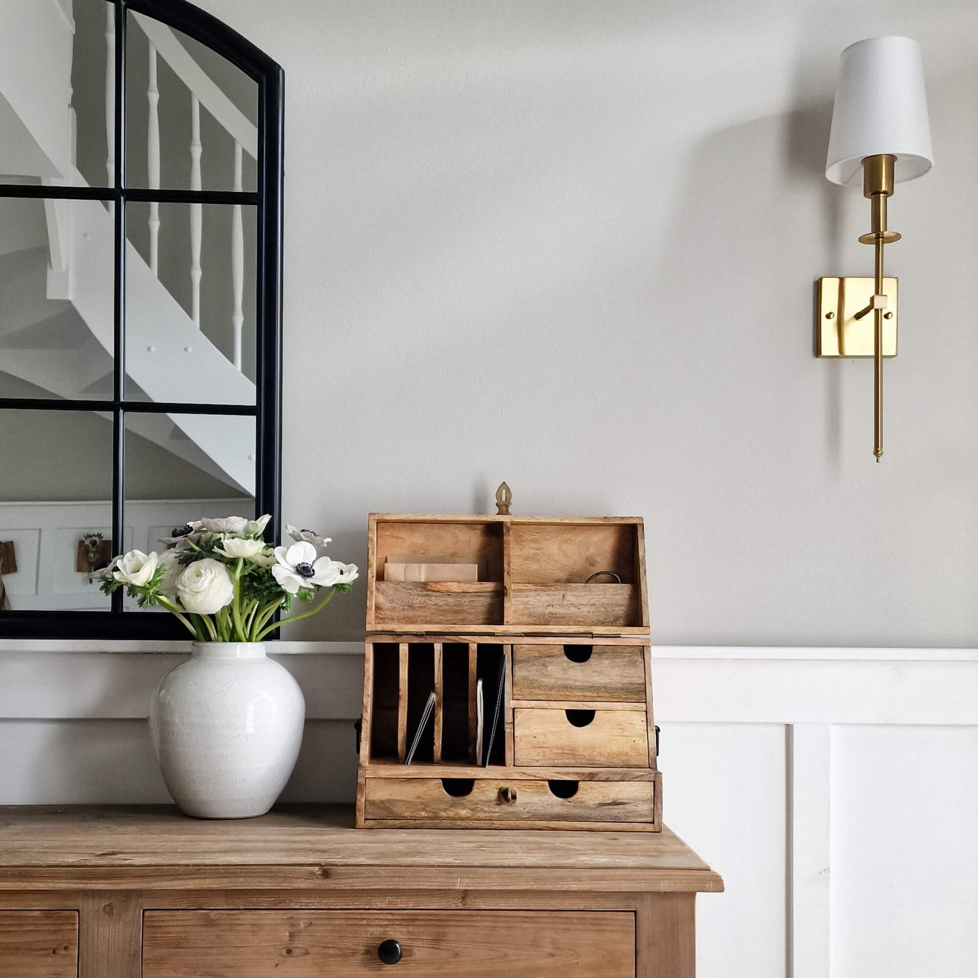 Organizer da scrivania in legno naturale con cassetti e scomparti per documenti in colore legno