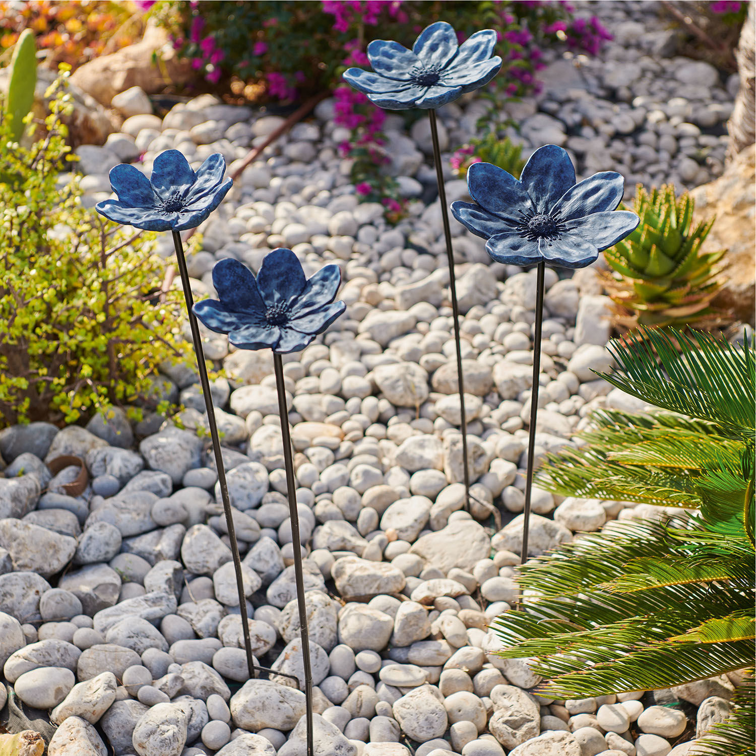 Coppia di decorazioni da giardino con asta Soucy