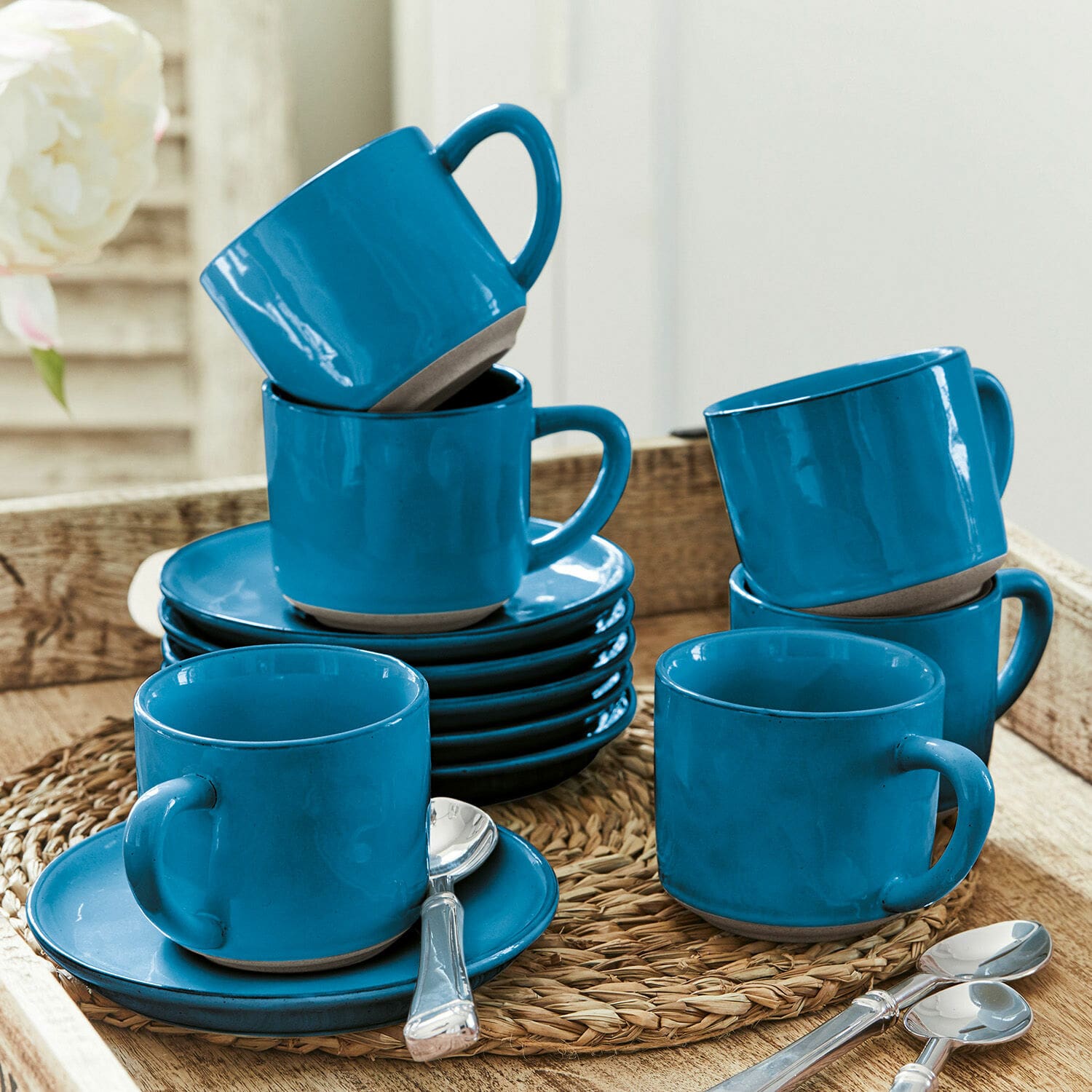 Set di 6 tazze con piattino Biarré Set di tazze e piattini in ceramica blu su base intrecciata per caffè e tè