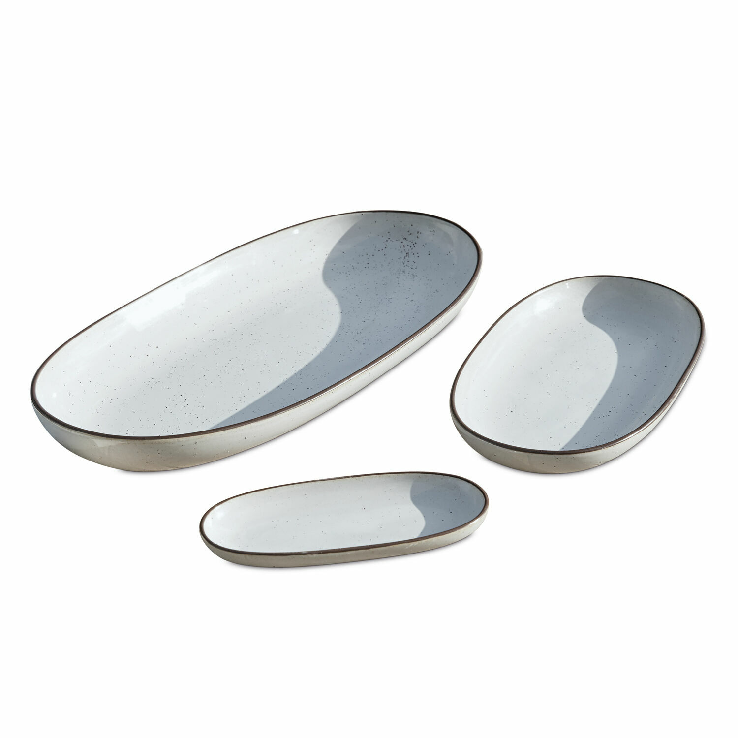 Set di 3 vassoi Biarré Set di tre piatti ovali in ceramica bianca e grigia per servire pietanze con stile