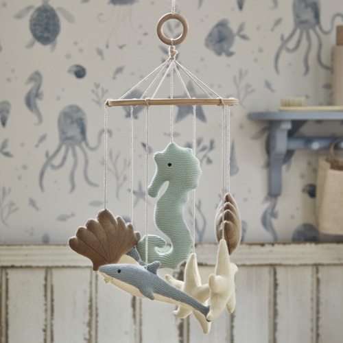 Giostrina per bambini con animali marini morbidi in colori pastello, decorazione per cameretta