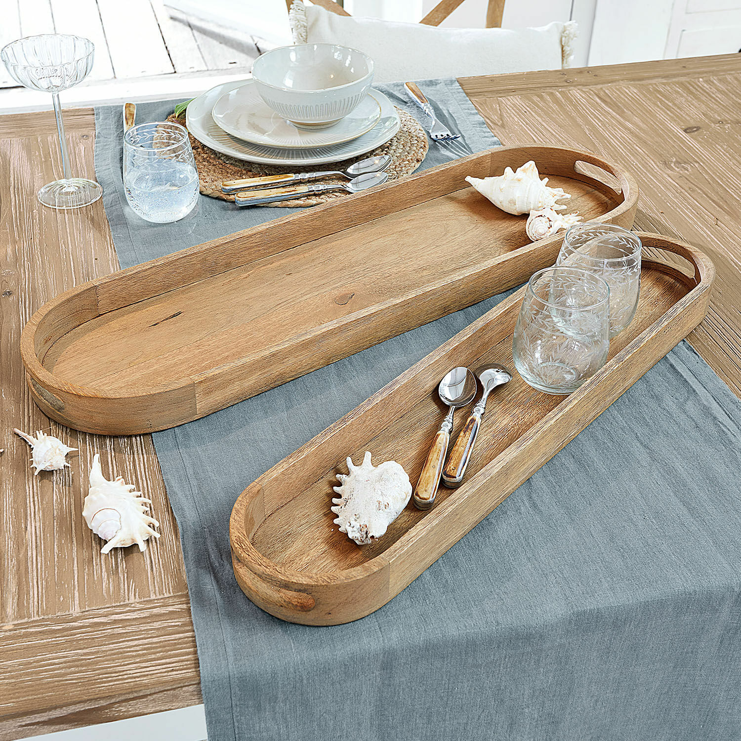 Coppia di vassoi Zephyria Vassoi lunghi decorativi in legno naturale chiaro con manici per arredamento tavola