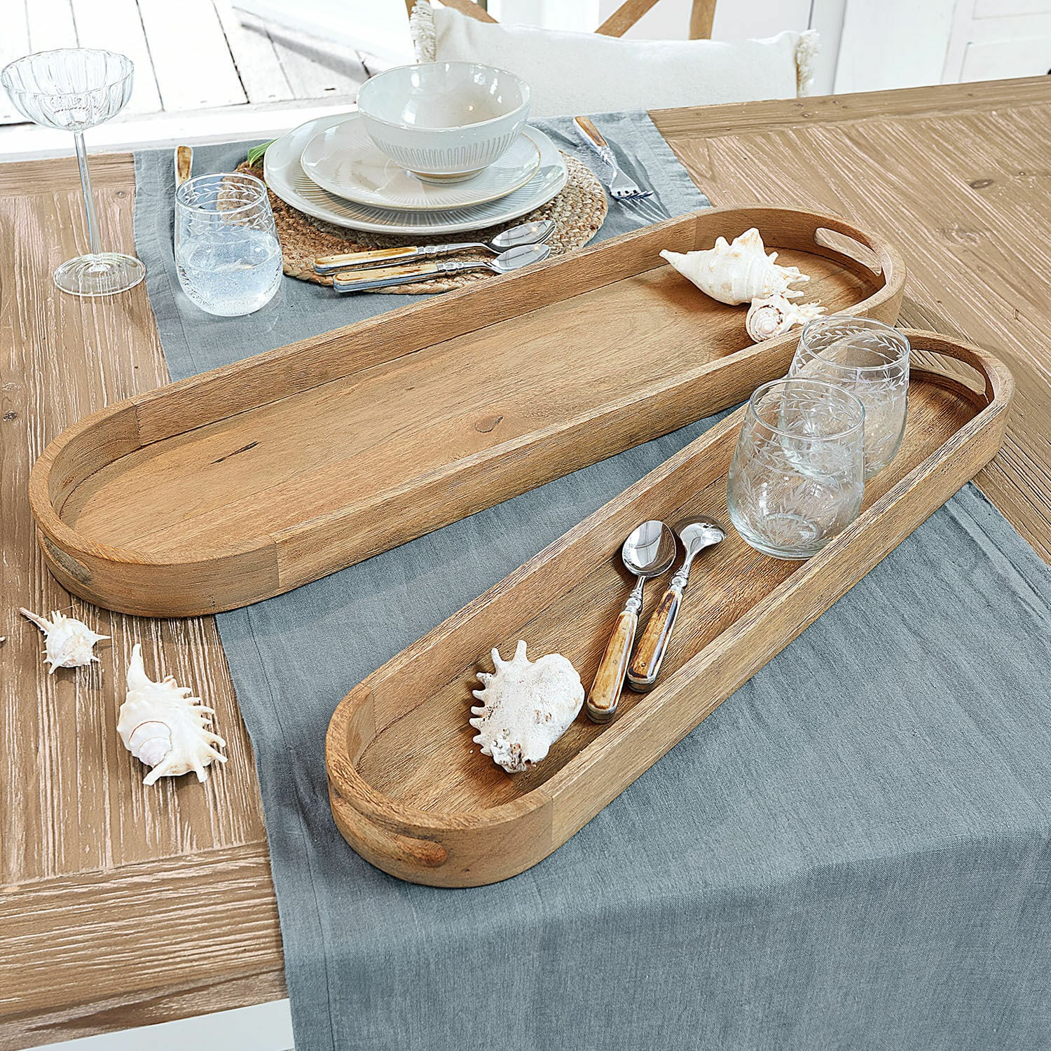 Coppia di vassoi Zephyria Vassoi lunghi decorativi in legno naturale chiaro con manici per arredamento tavola