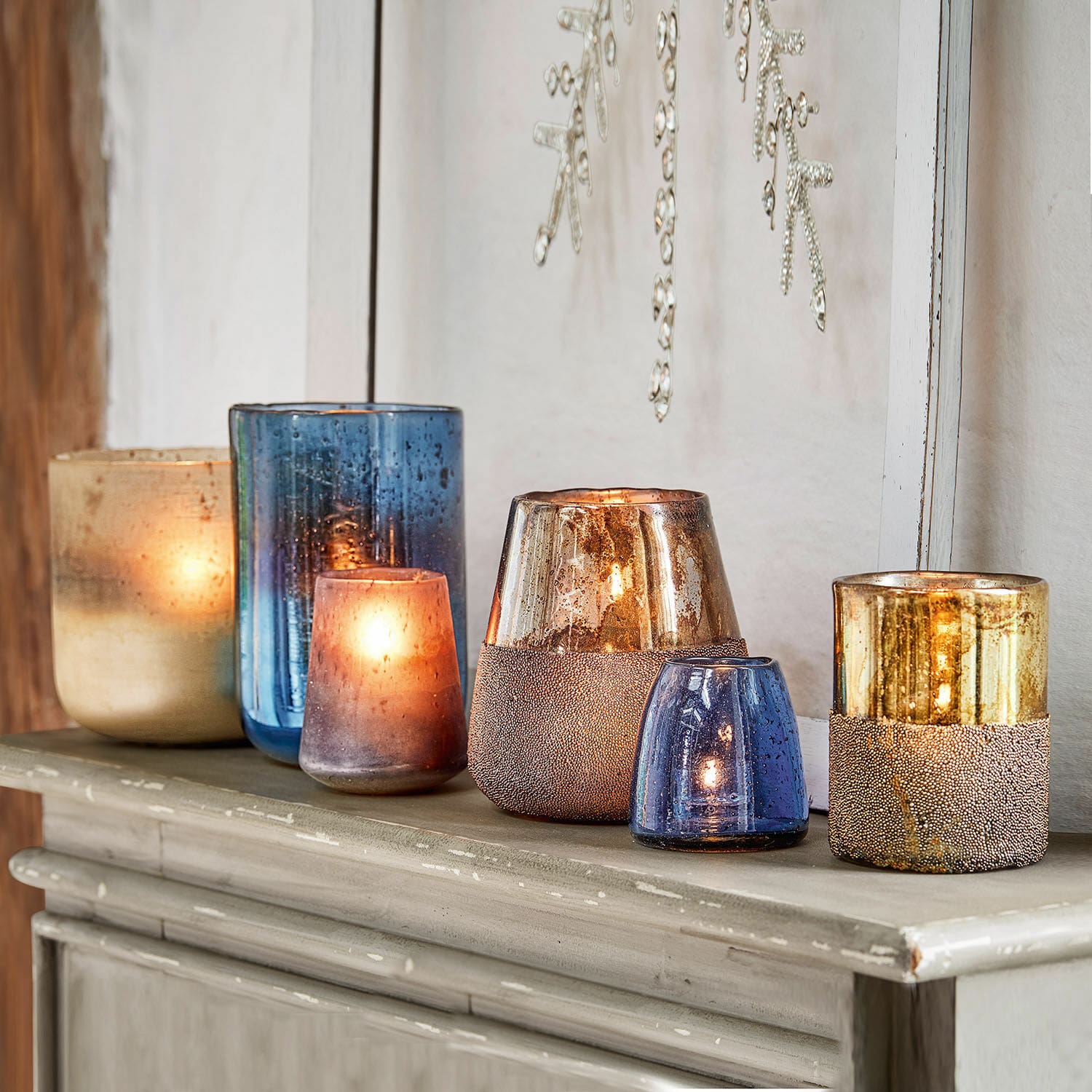 Set di 6 portalumini Paro Set di portacandele in vetro blu e dorato su comò, elegante decorazione d'interni