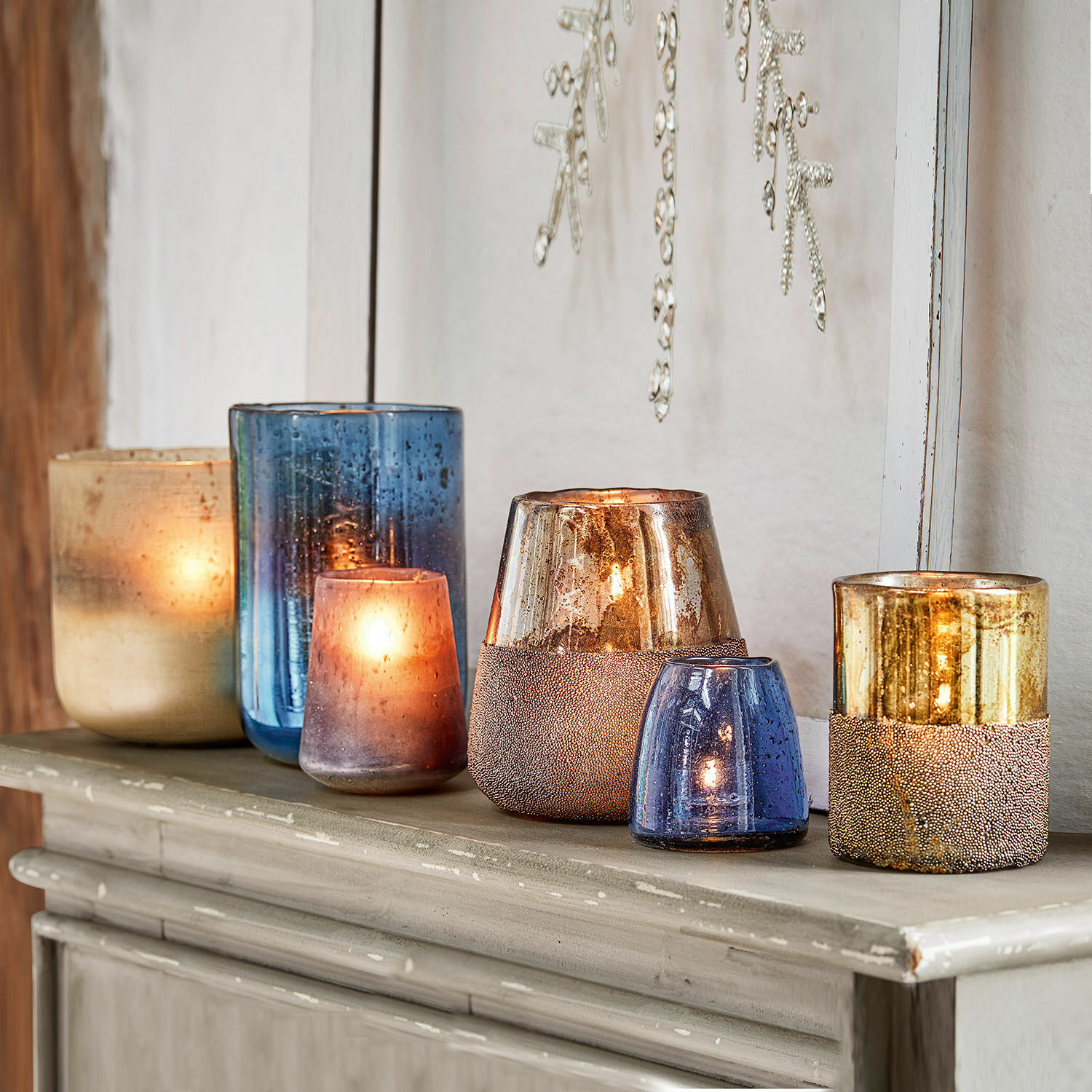Set di 6 portalumini Paro Set di portacandele in vetro blu e dorato su comò, elegante decorazione d'interni