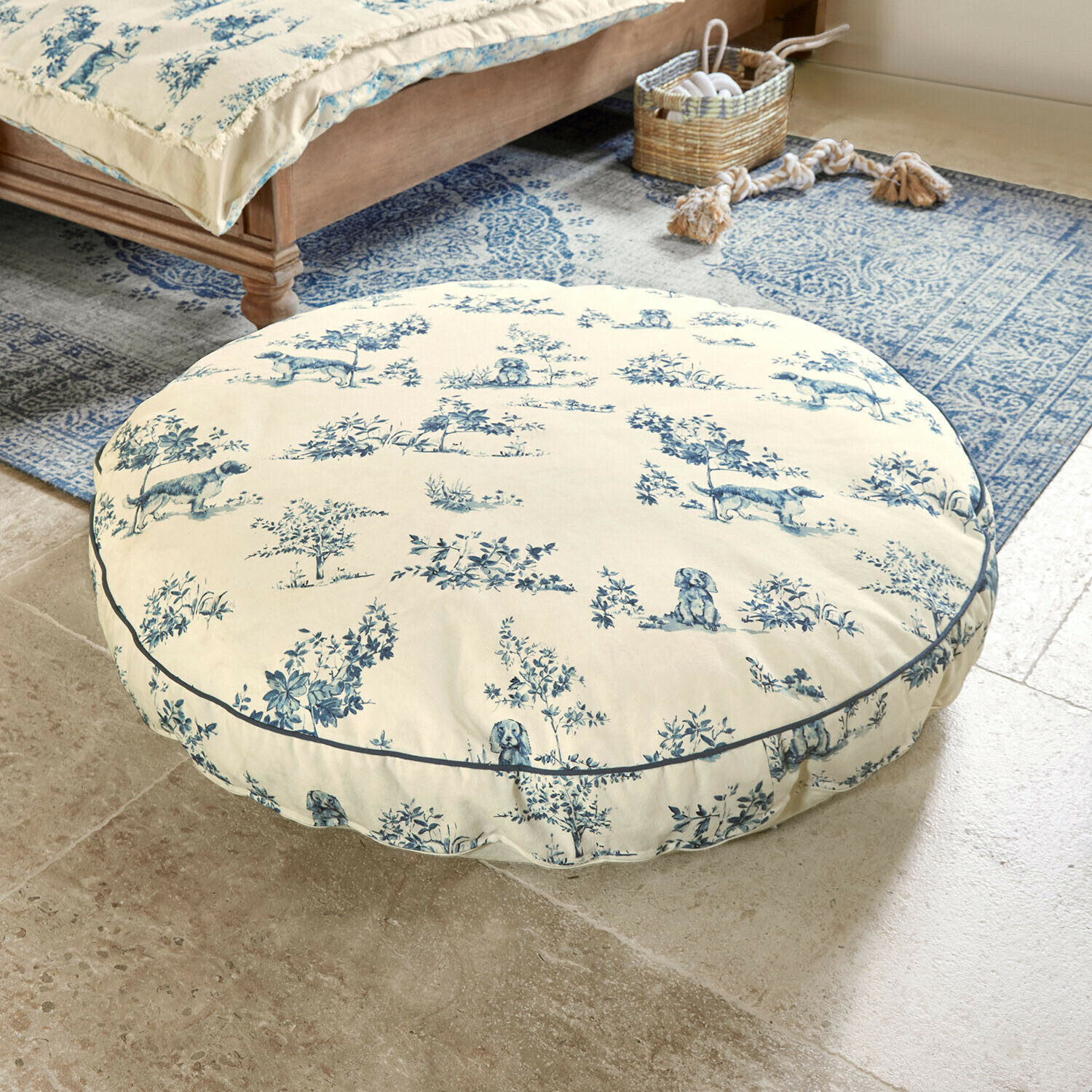 Cuscino rotondo da pavimento in cotone crema con motivo blu di cani e piante, decorativo e confortevole