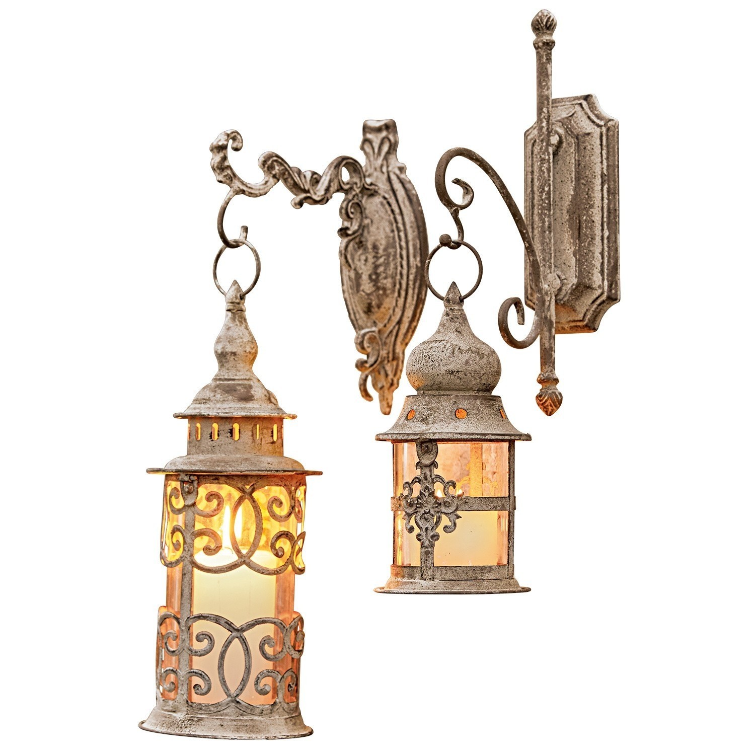 Coppia di lanterne Adéláde Applique da parete in metallo marrone anticato con motivo decorativo e luce calda in stile vintage