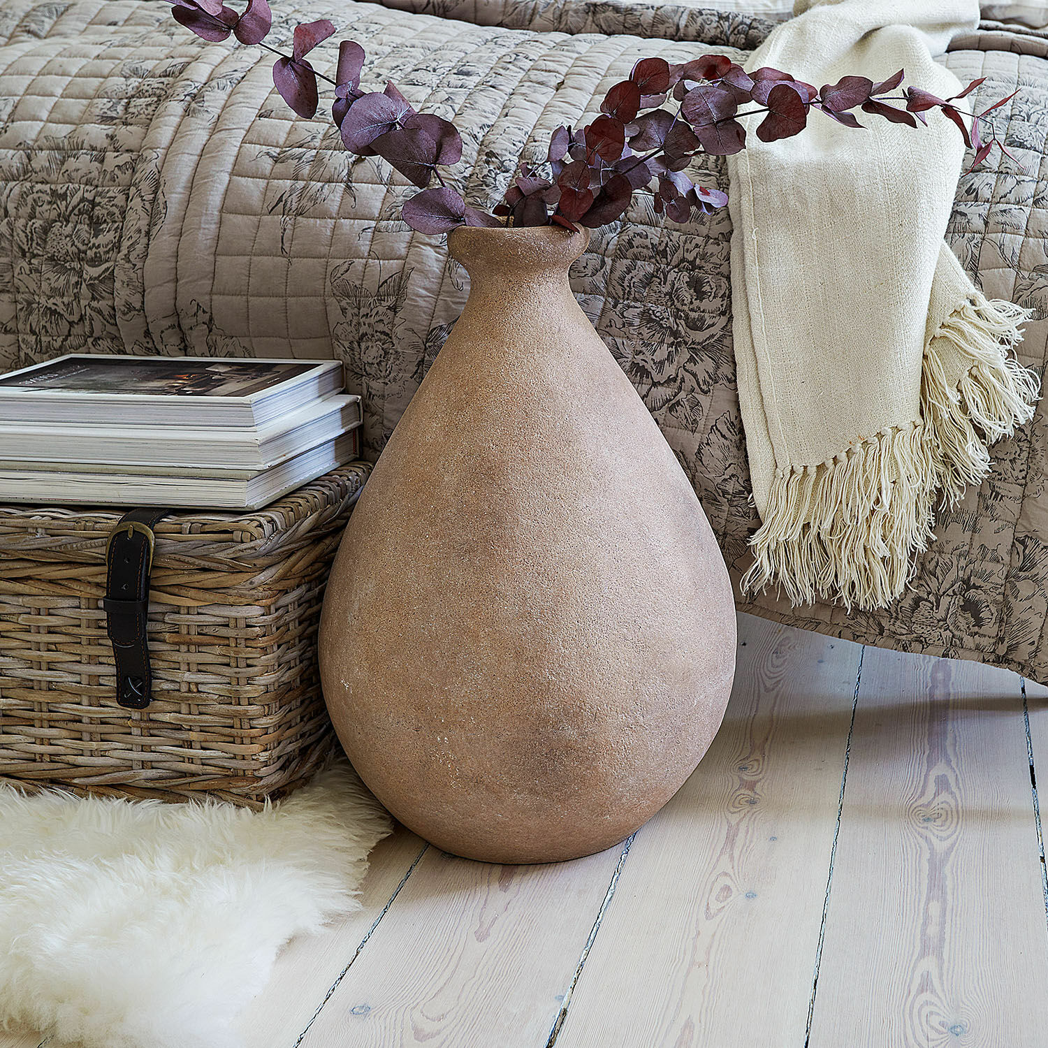 Vaso Sionach Grande vaso in ceramica beige con foglie secche, decorazione per interni e accessori casa