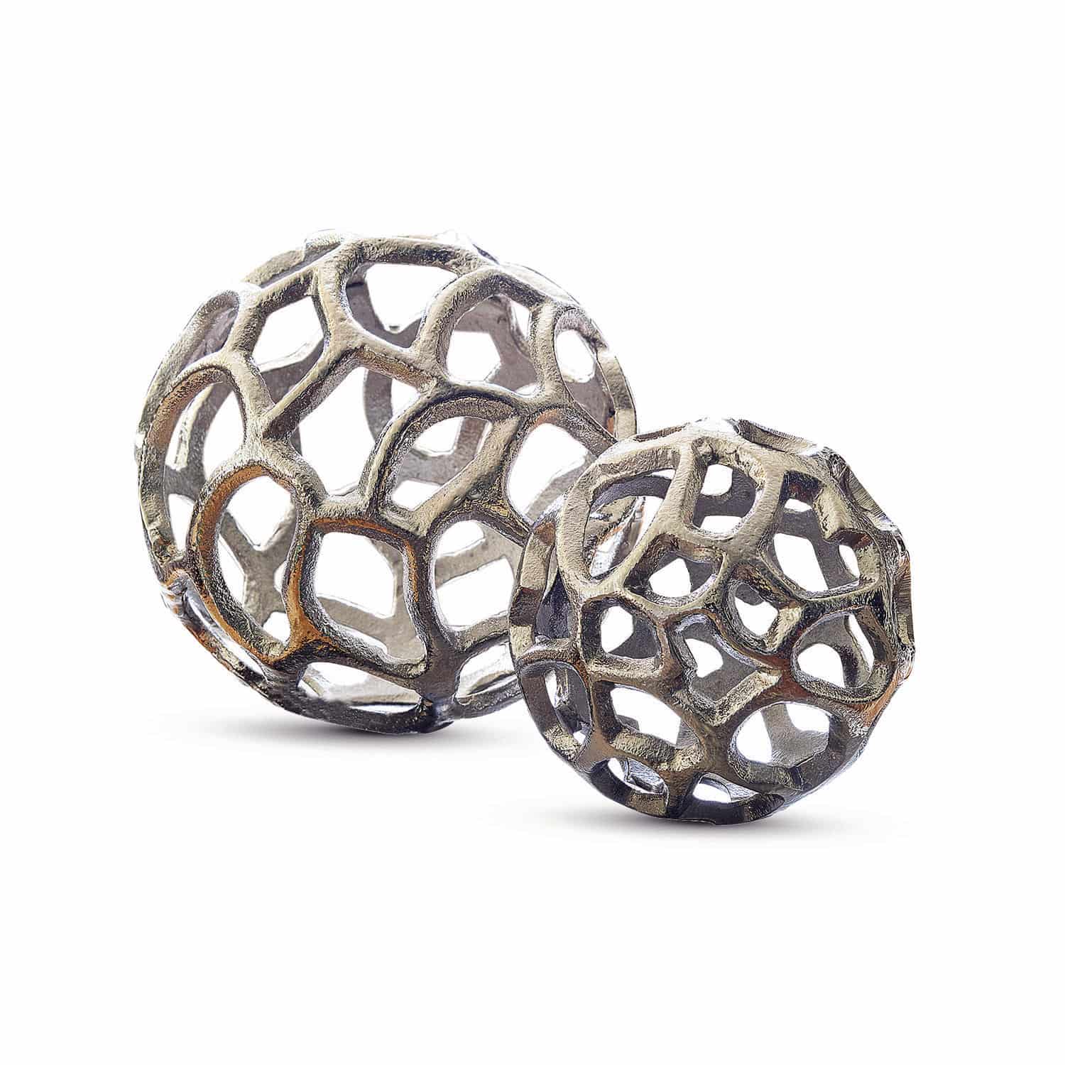 Coppia di oggetti decorativi Venay Sfere decorative in metallo traforato color argento antico per interni e giardino