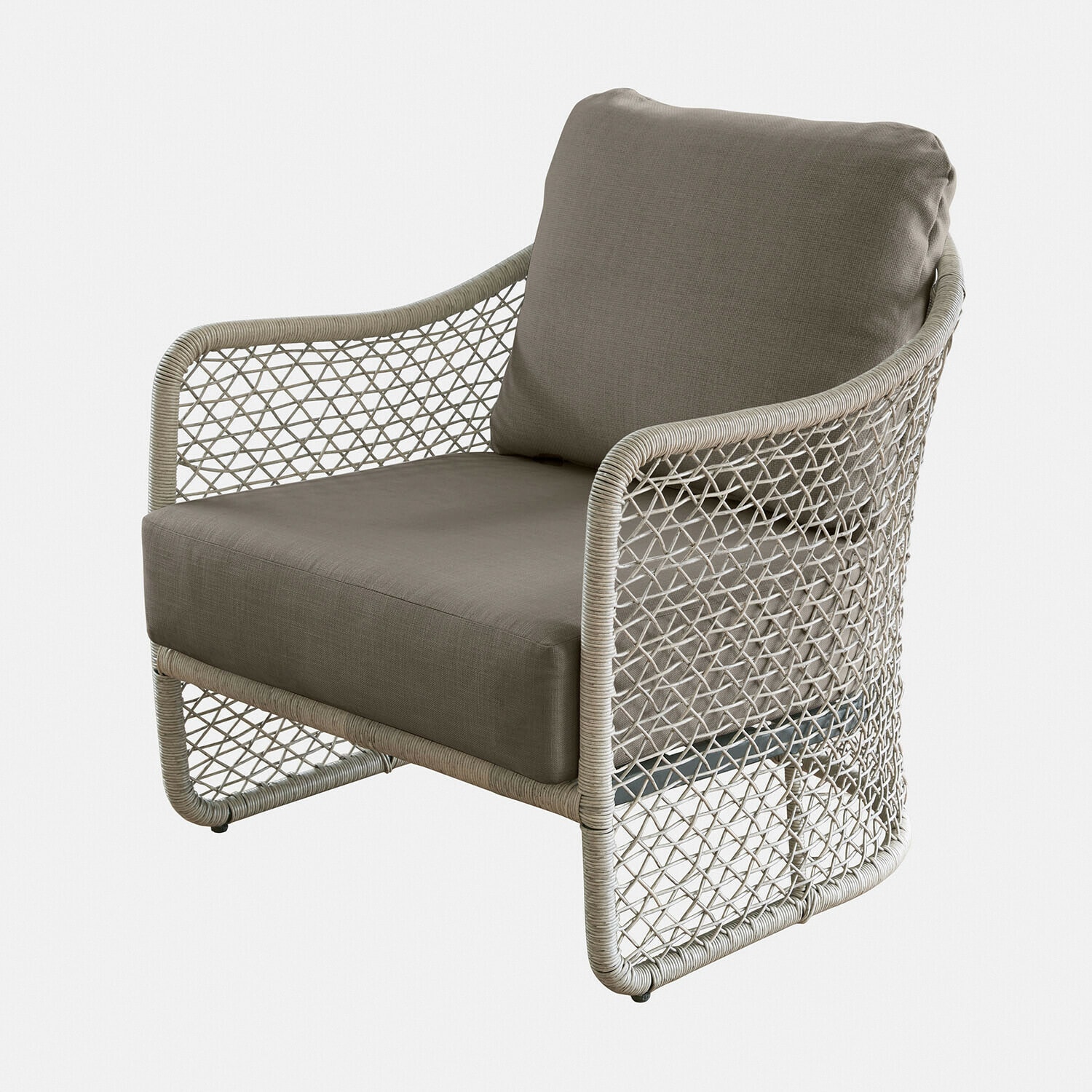 Poltrona Langforda Poltrona in rattan beige con cuscini grigi, mobile moderno per soggiorno e giardino