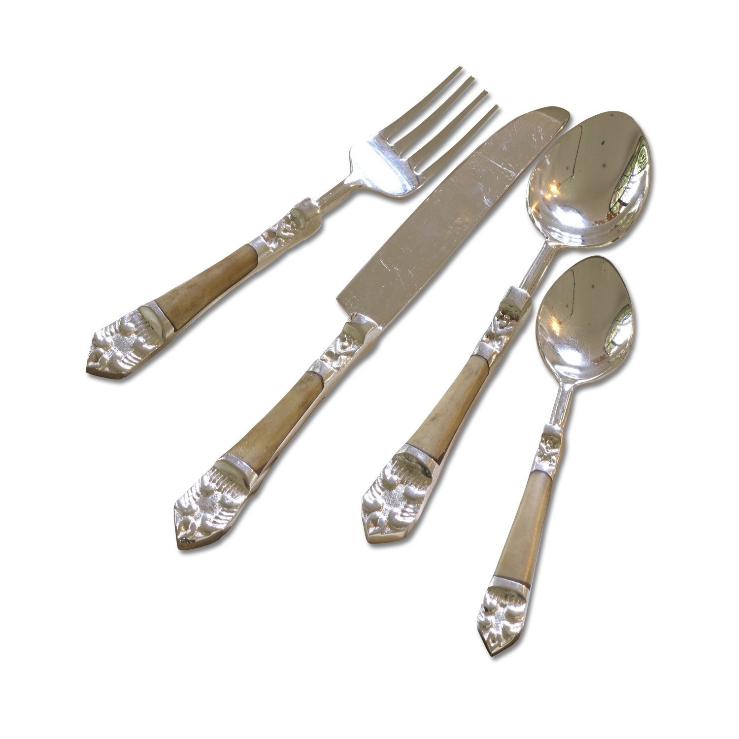 Servizio di 4 posate Ferrette Set di posate con manici beige e parti metalliche, accessori da cucina eleganti