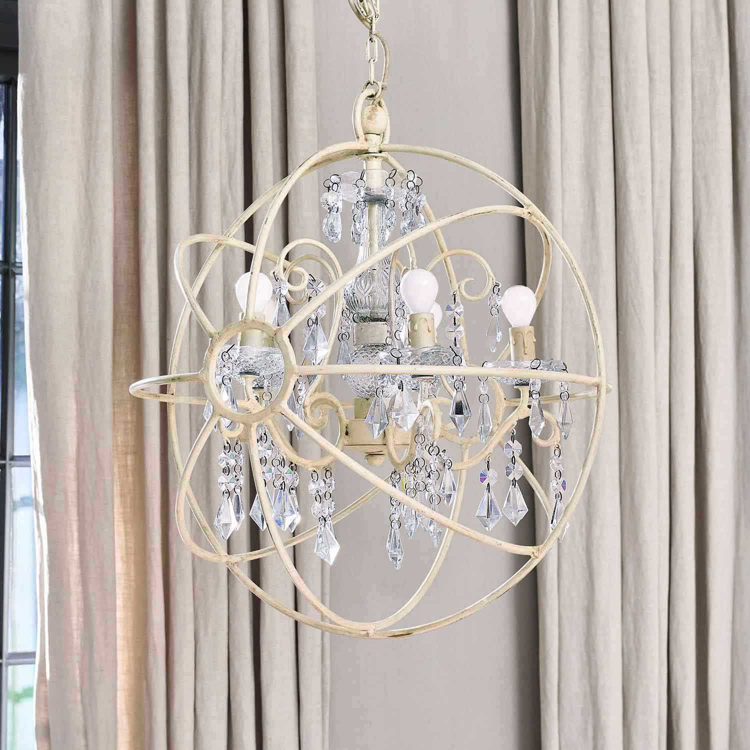 Lampadario in metallo crema con pendenti di cristallo, lampada a sospensione decorativa