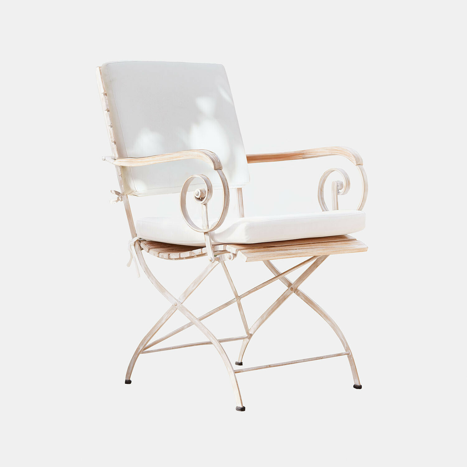 Sedia Iker con struttura metallica marrone e cuscini bianchi, comoda per soggiorno