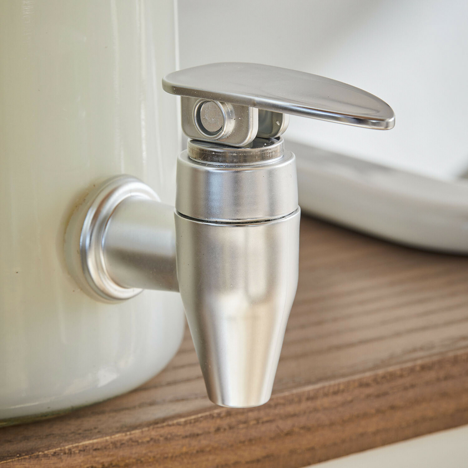 Dispenser Pivola