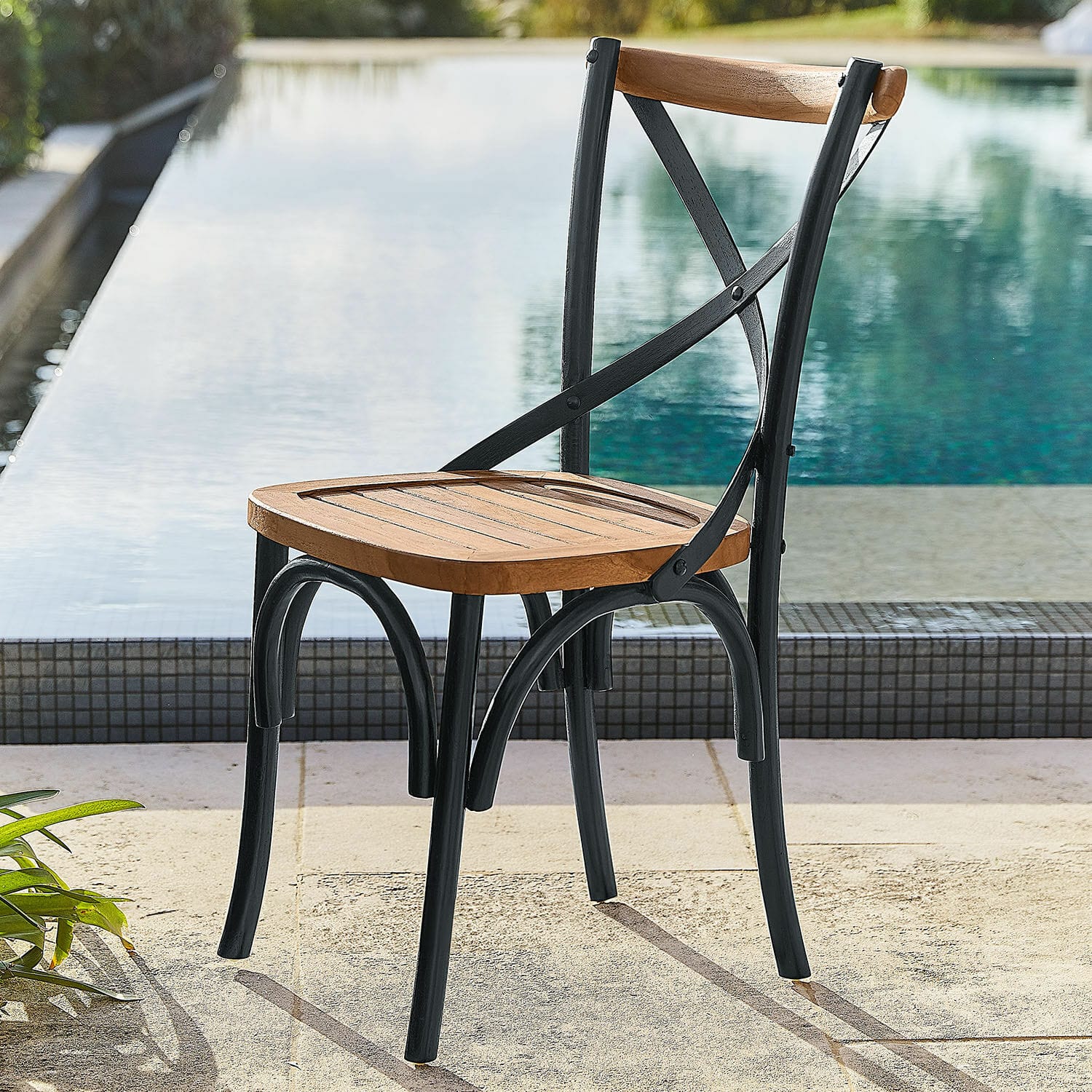 Sedia Kirkdale Sedia da giardino in metallo nero e legno di teak, ideale per terrazza e spazi esterni