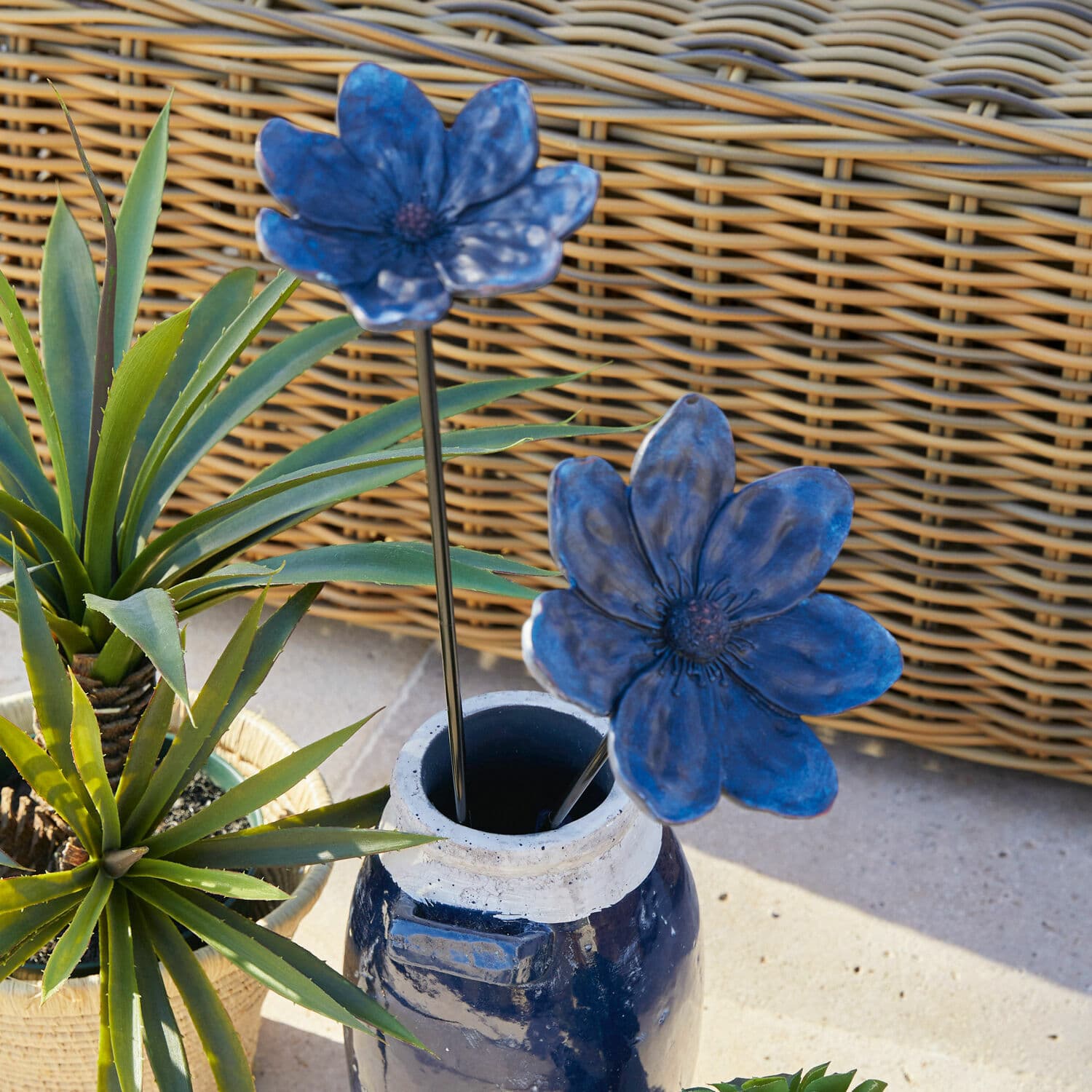 Coppia di decorazioni da giardino con asta Soucy