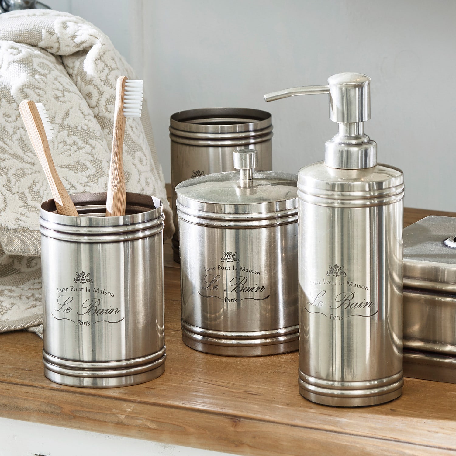 Set per bagno Le Bain Set bagno in acciaio inox argento con dispenser e bicchiere porta spazzolini