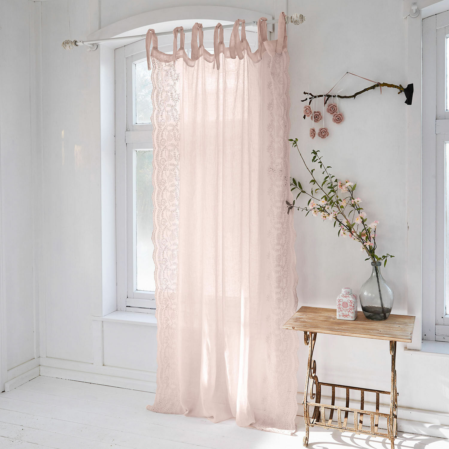 Tenda Esmera Tenda rosa delicata in tessuto leggero con bordo in pizzo per decorazione finestra