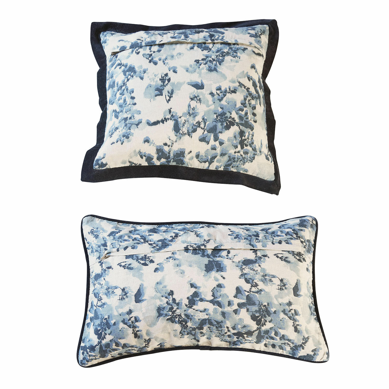 Coppia di copricuscini Miretique Set di due cuscini decorativi in cotone con motivo floreale blu e bianco e bordo scuro