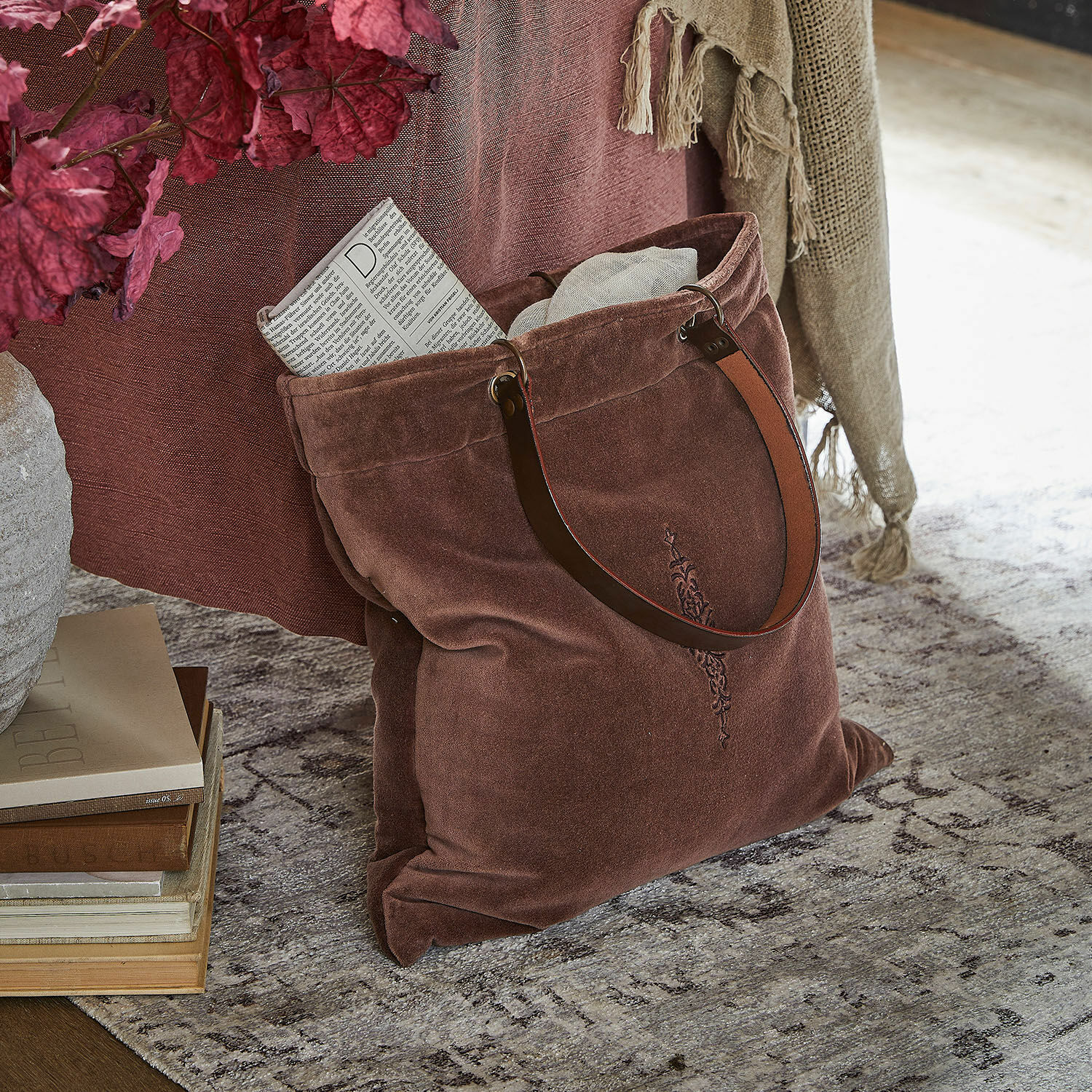 Borsa Clarimonda Borsa marrone in materiale morbido con ricamo decorativo e manici in pelle per uso quotidiano