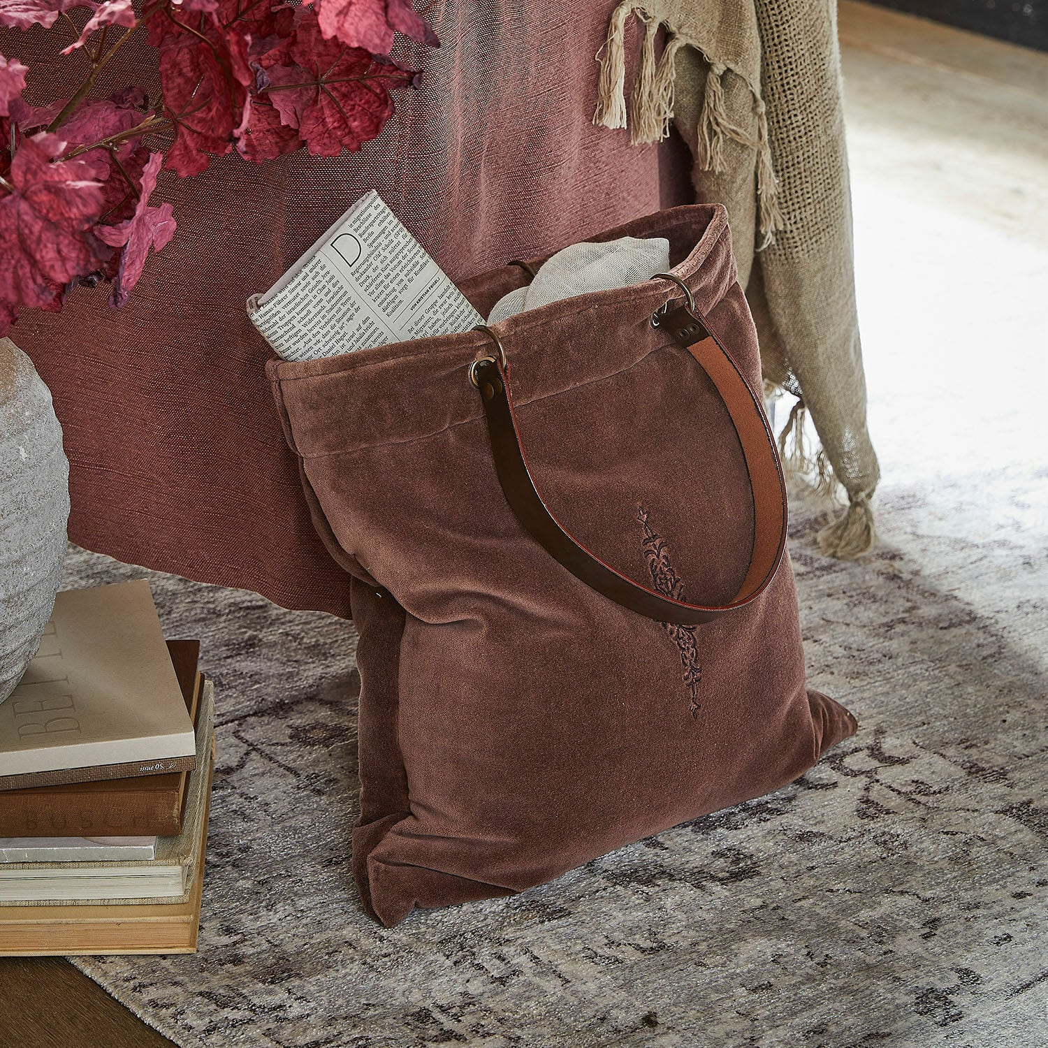 Borsa Clarimonda Borsa marrone in materiale morbido con ricamo decorativo e manici in pelle per uso quotidiano