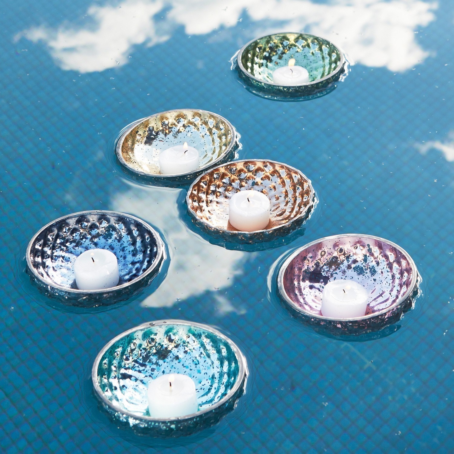 Set di 6 portacandele galleggianti Leela Portacandele galleggianti in ceramica colorata con candele bianche sull'acqua della piscina, decorazione da giardino