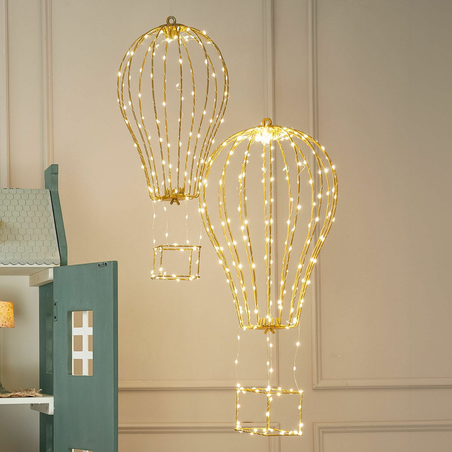 Coppia di palloncini a LED Bylle Lanterne decorative a forma di mongolfiera in metallo dorato con luci LED a luce calda per atmosfera accogliente