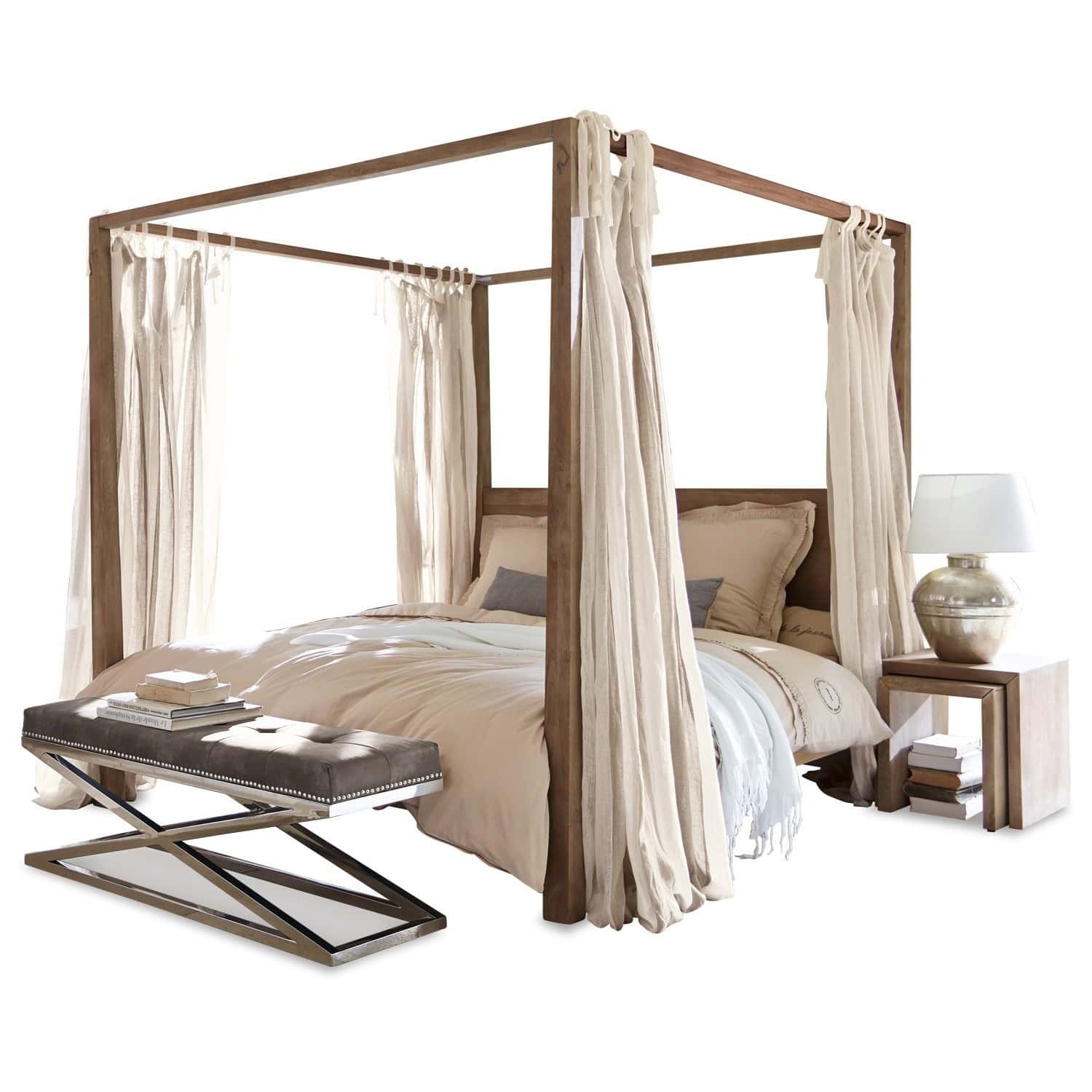 Letto Milo Letto a baldacchino in legno con tende beige e panca imbottita grigia per camera da letto