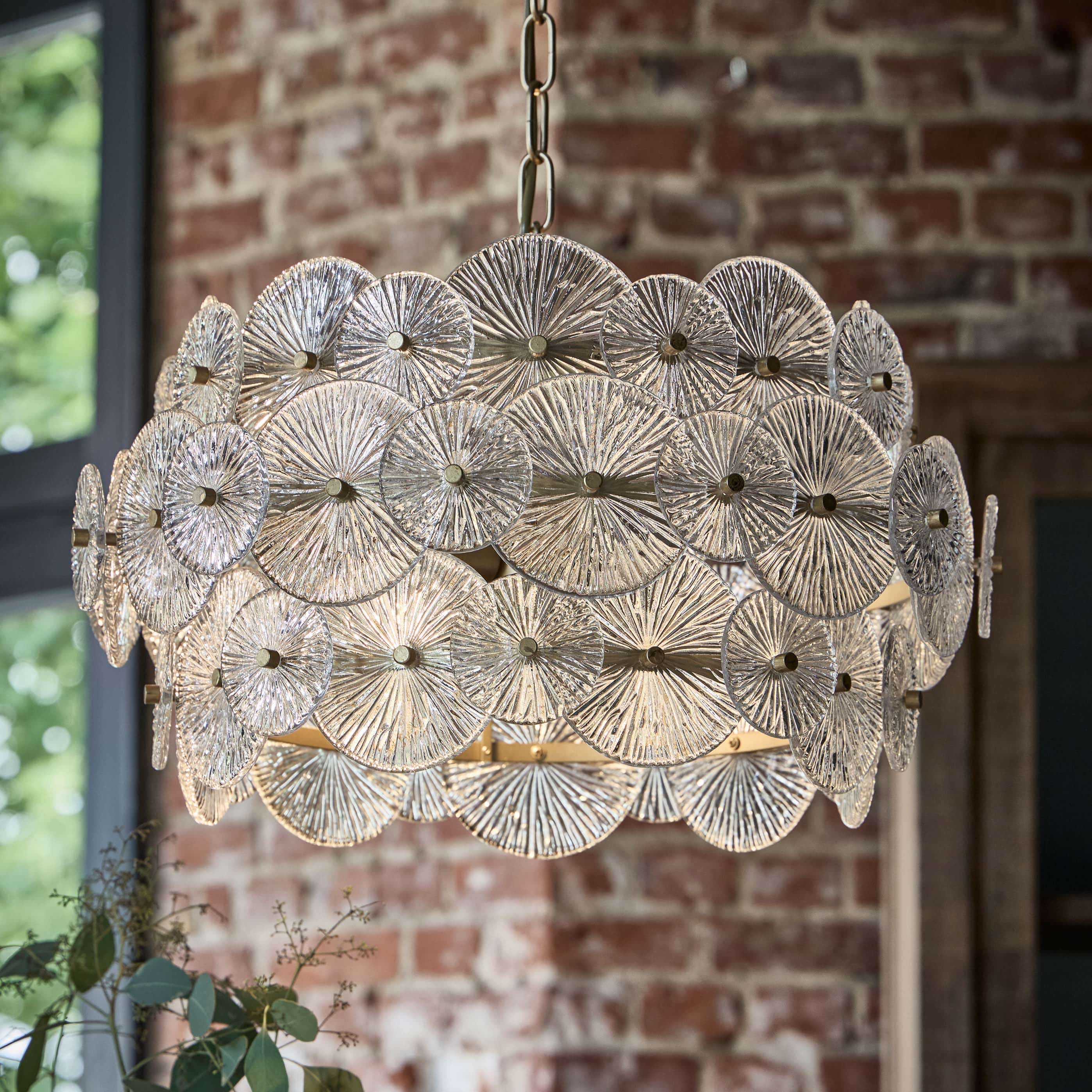 Lampadario in vetro trasparente con motivi rotondi ed elementi metallici, lampada decorativa da soffitto