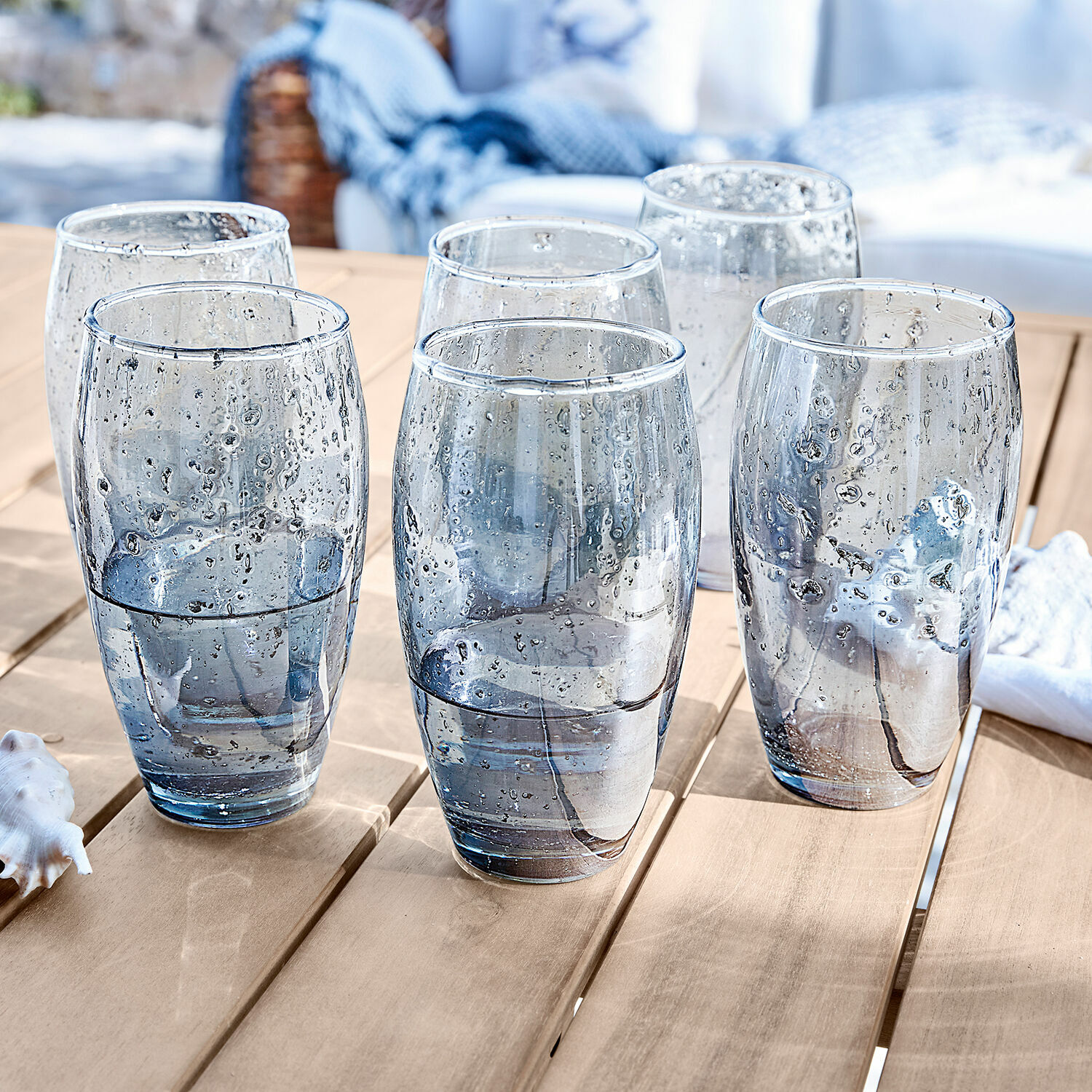 Set di 6 bicchieri Kampala Set di sei bicchieri in vetro blu con bolle, perfetti per bevande in terrazza