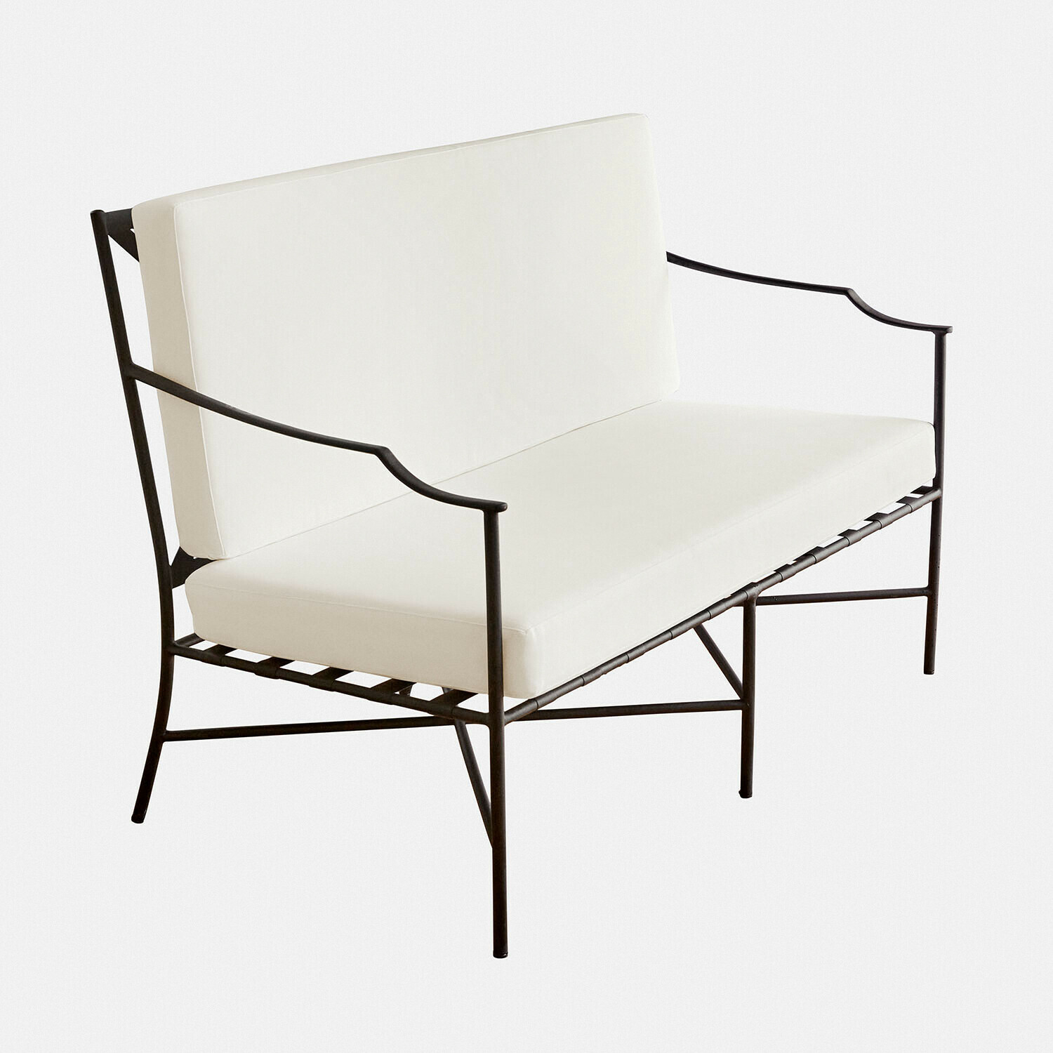 Divano Vexford Divano moderno con struttura in metallo nero e cuscini bianchi, design minimalista per soggiorno
